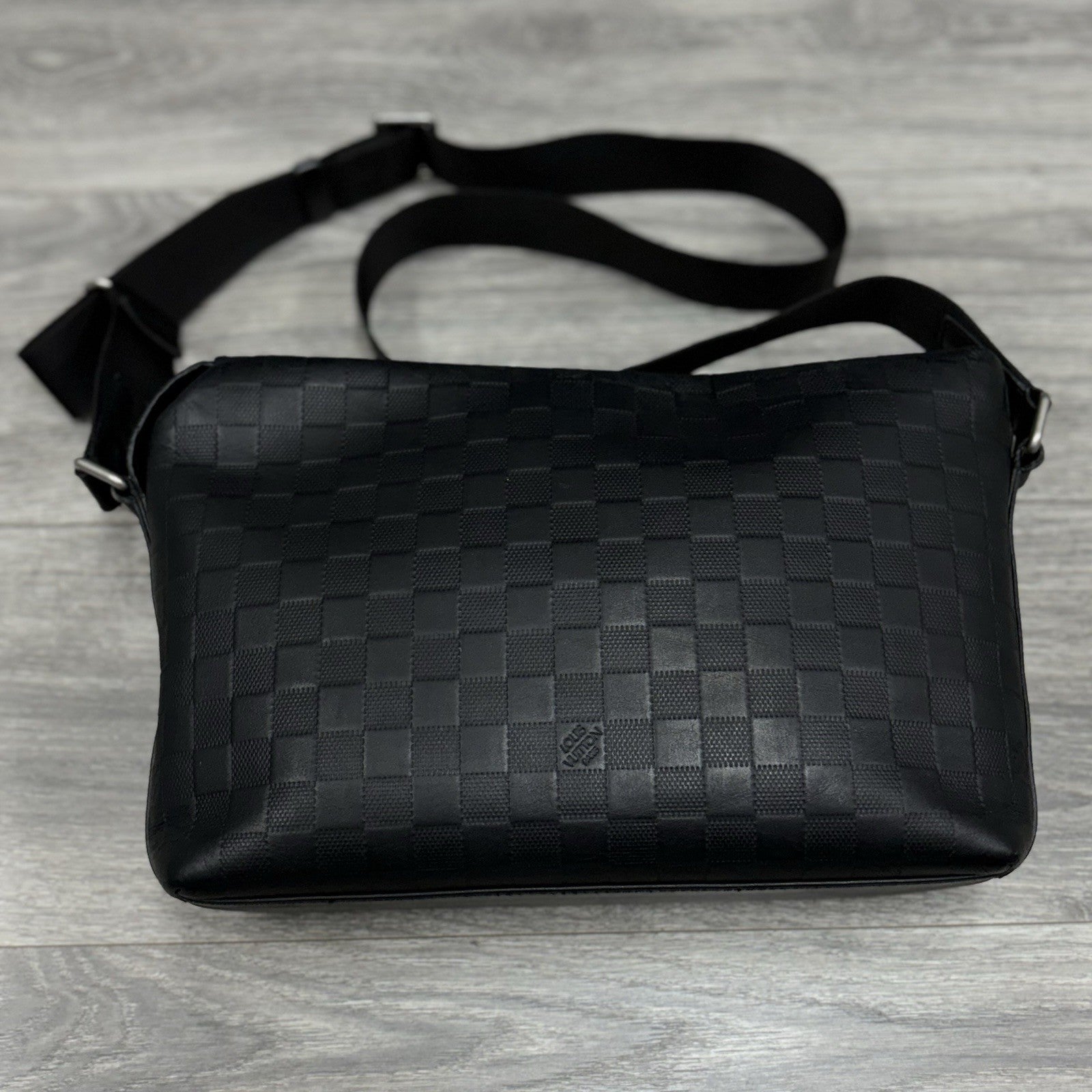 Louis Vuitton Damier Infini Discovery Messenger Bag MM Onyx ' Black ' | CLEAN!