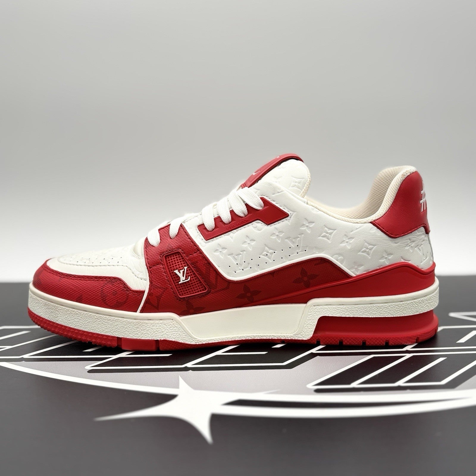 Size 8.5 LV (9.5-10 US) - Louis Vuitton Trainer  ' White, Red ' | SUPER CLEAN!