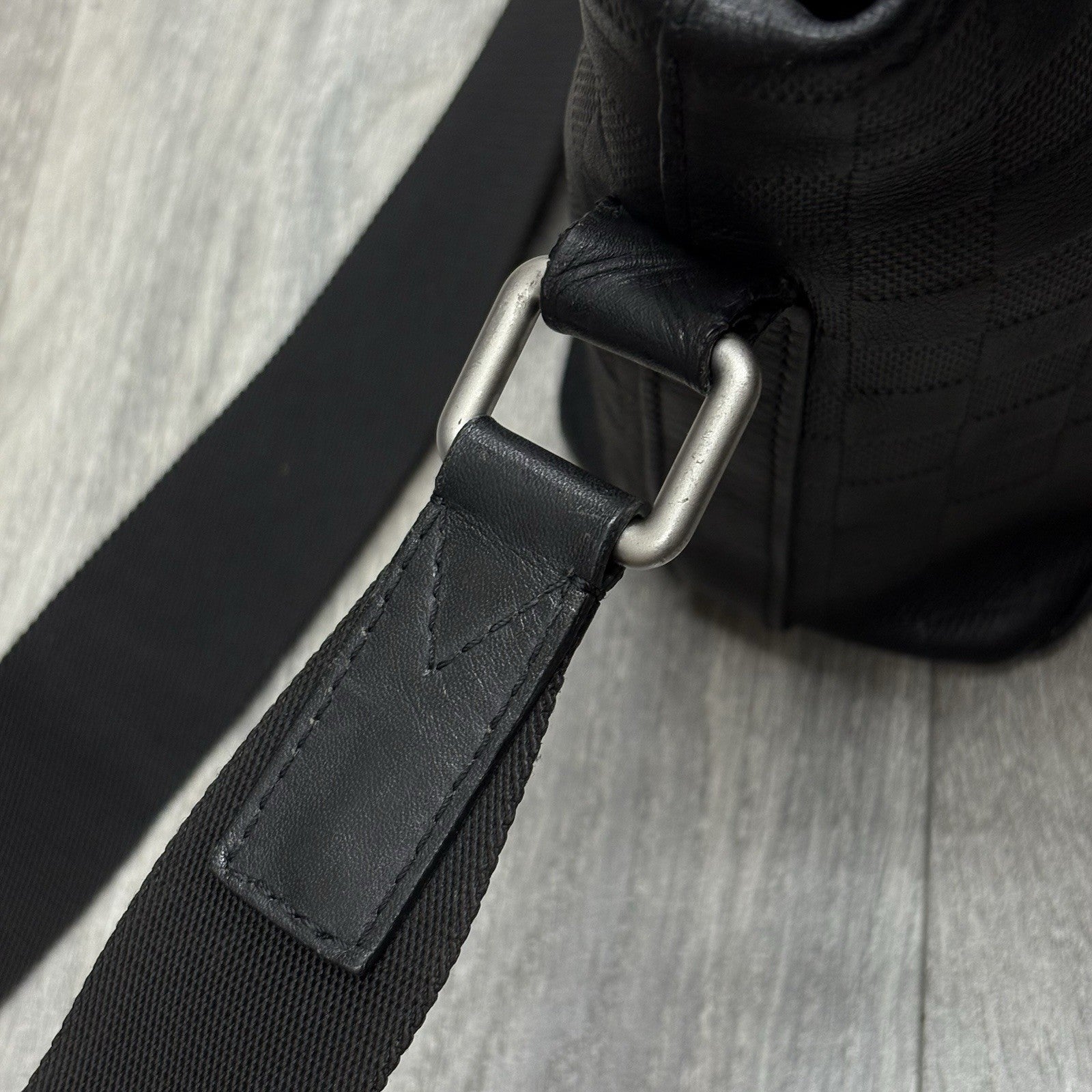 Louis Vuitton Damier Infini Discovery Messenger Bag MM Onyx ' Black ' | CLEAN!