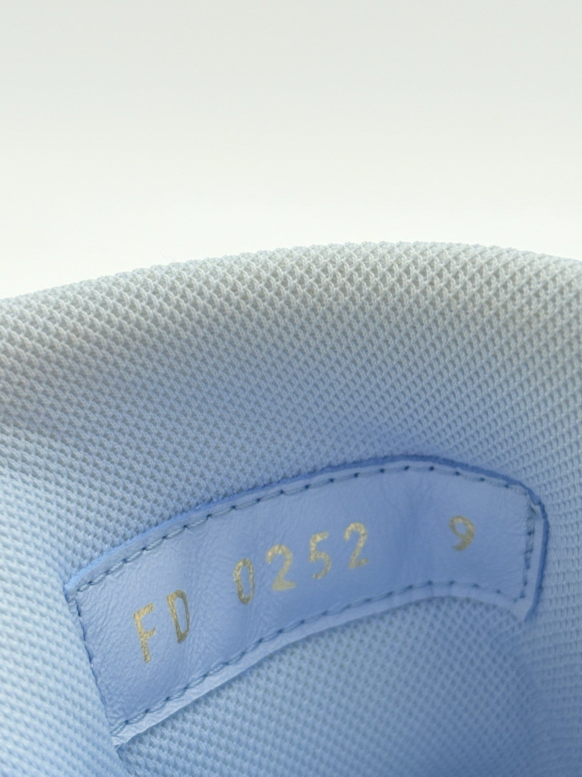 Size 9 LV (10-10.5 US ) Louis Vuitton Trainer ' White Light Blue ' | GREAT COND!