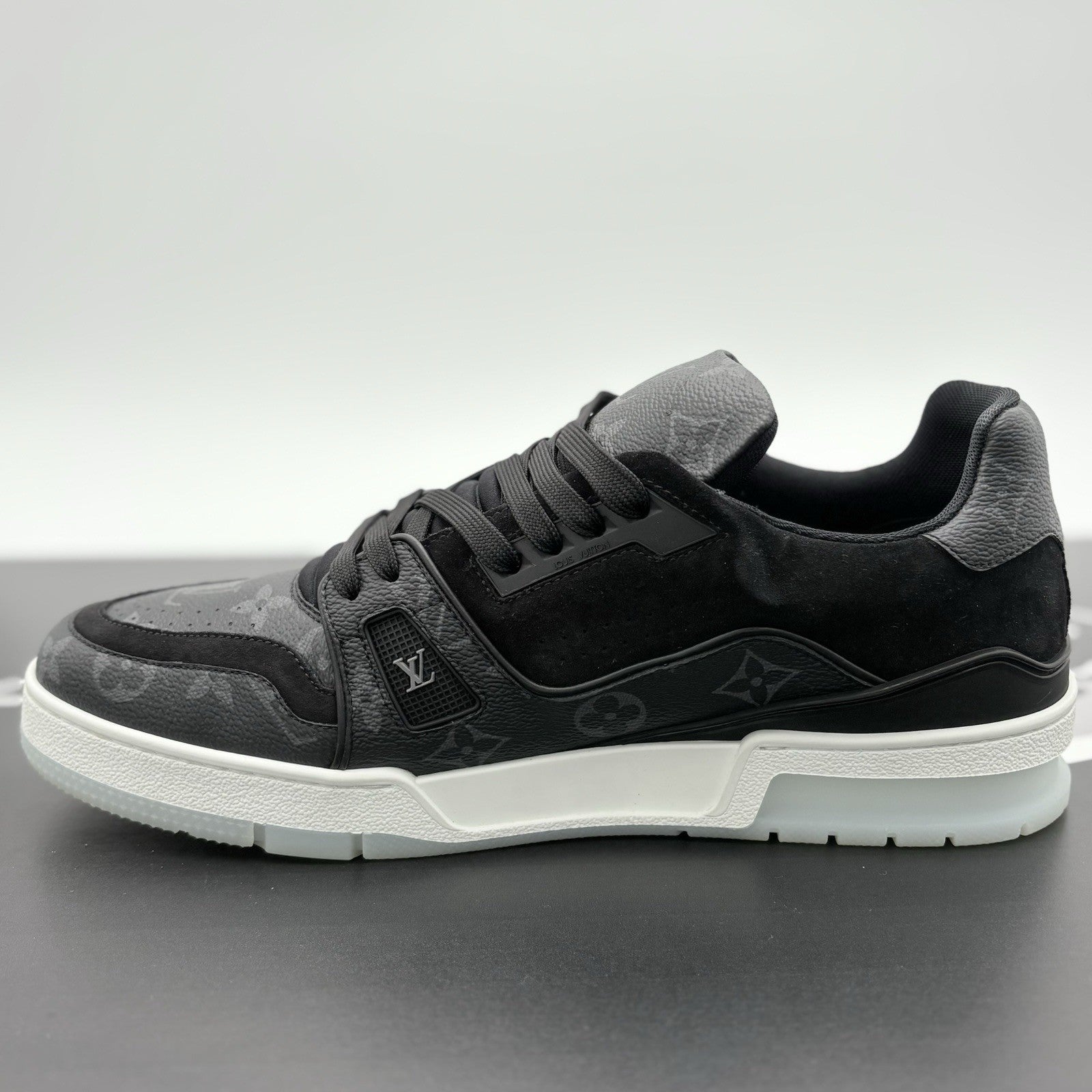 Size 9 LV (10-10.5 US) - Louis Vuitton Trainer ' Black ' | SUPER CLEAN!
