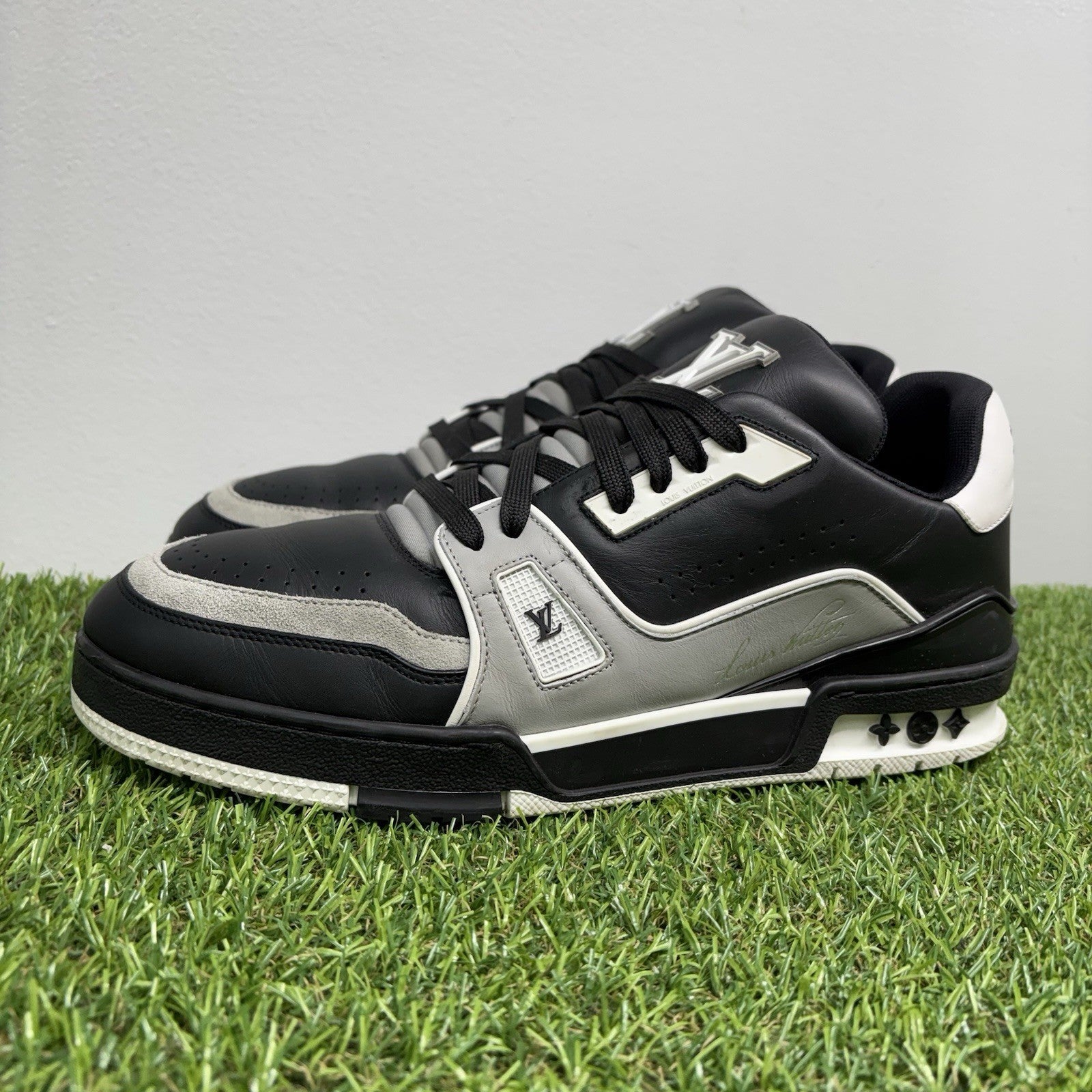 Size 8.5 LV (9.5-10 US) Louis Vuitton Trainer ' Black, Grey, White ' | GOOD!