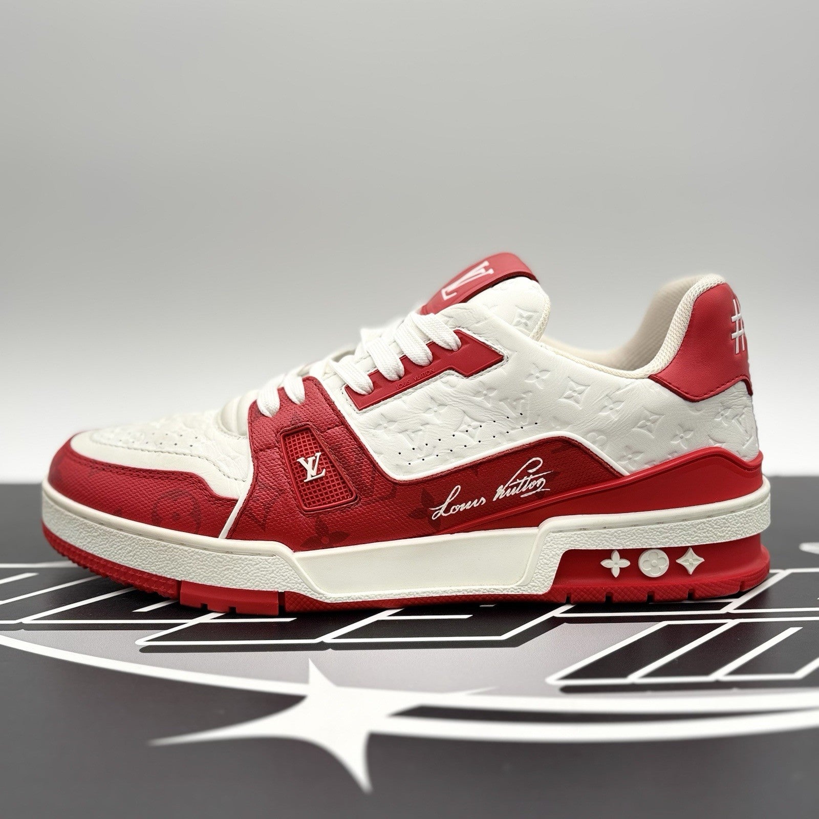 Size 8.5 LV (9.5-10 US) - Louis Vuitton Trainer  ' White, Red ' | SUPER CLEAN!