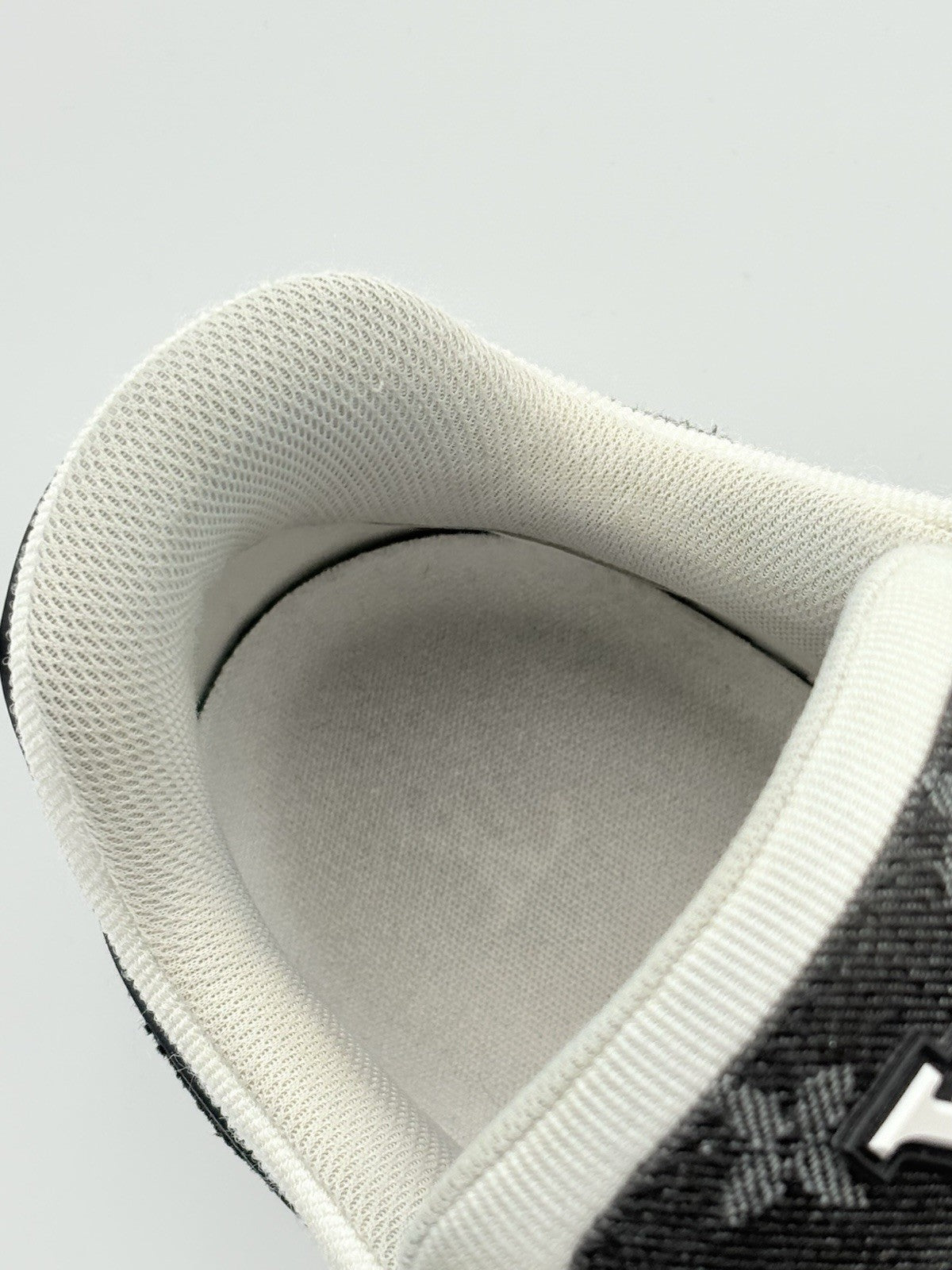 Size 10 LV (11-11.5 US) Louis Vuitton Trainer ' Black White ' | GREAT CONDITION!