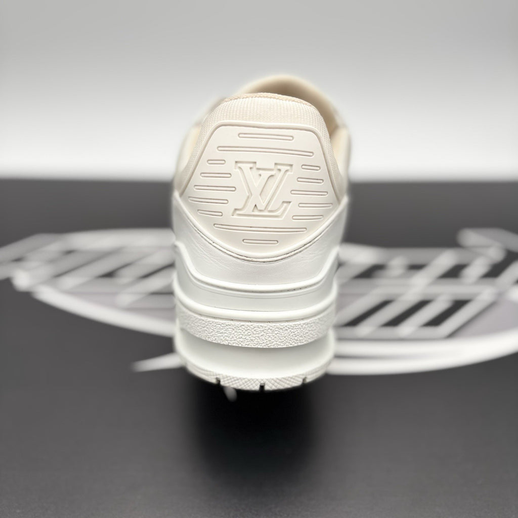 Size 7 LV (8-8.5 US) - Louis Vuitton Trainer ' White ' | EXCELLENT CONDITION!