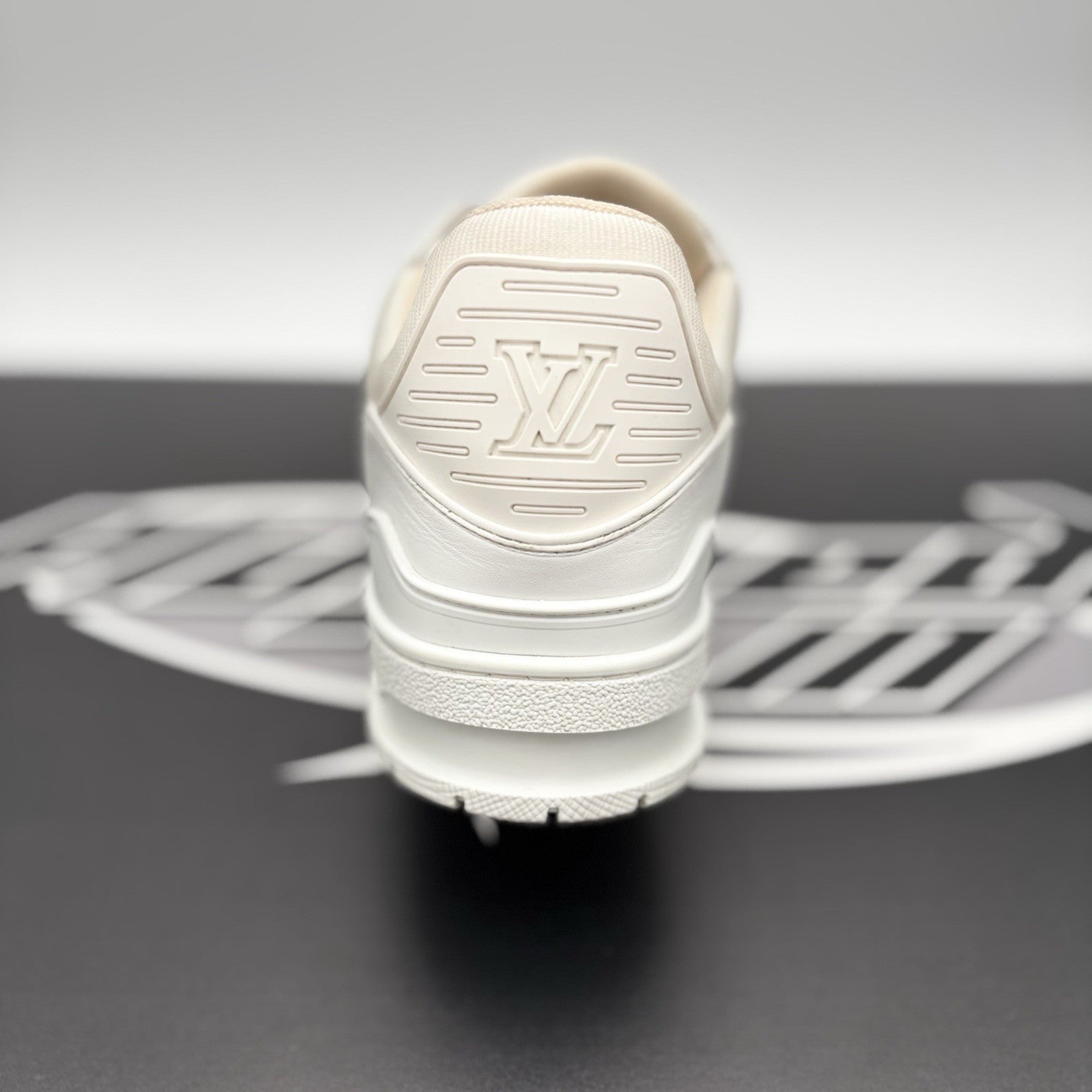 Size 7 LV (8-8.5 US) - Louis Vuitton Trainer ' White ' | EXCELLENT CONDITION!