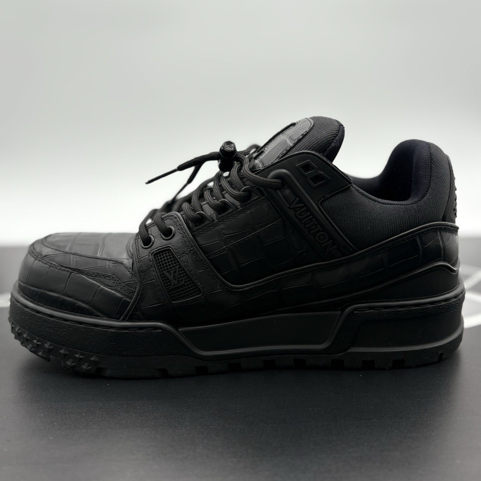 Size 8.5 LV (9.5-10 US) - Louis Vuitton Maxi Sneaker ' Black ' | EXCELLENT COND!