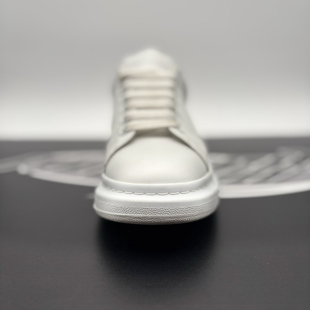 Size 41 (8 US) - Alexander McQueen ‘ White, Red ‘ | GREAT!