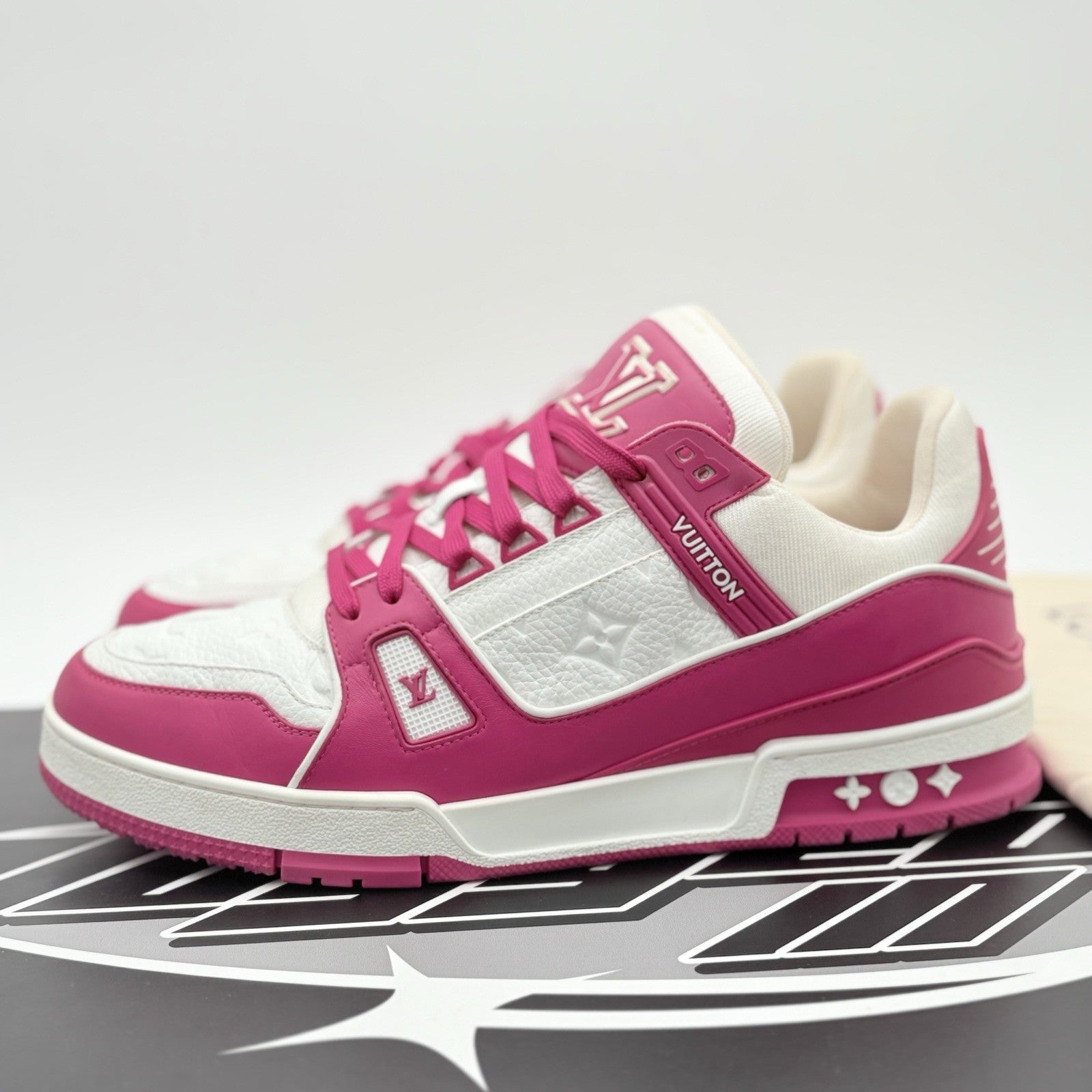 Size 10 LV (11-11.5 US) - Louis Vuitton Trainer ' White Pink ' | EXCELLENT COND!
