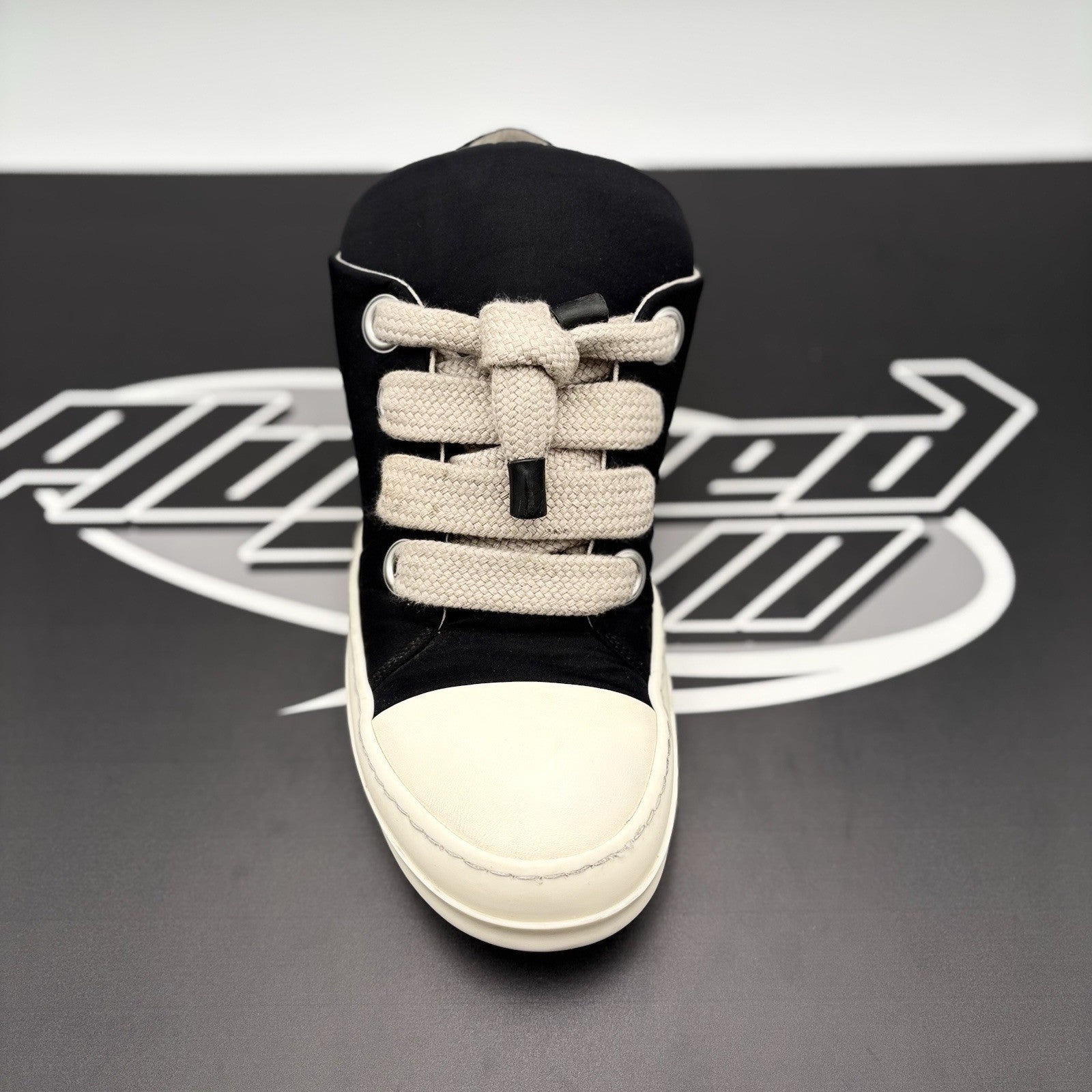 Size 42 (9 US) Rick Owens DRKSHDW Hollywood Jumbo Lace Puffer Low ' Black Milk '