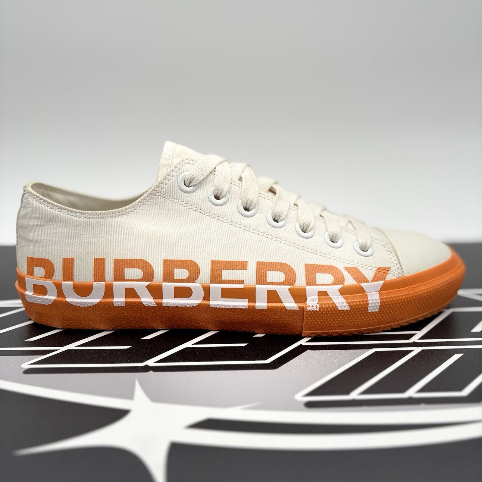 Size 41 EU (8 US) - Burberry Low Sneaker ' Orange, White ' | SUPER CLEAN!