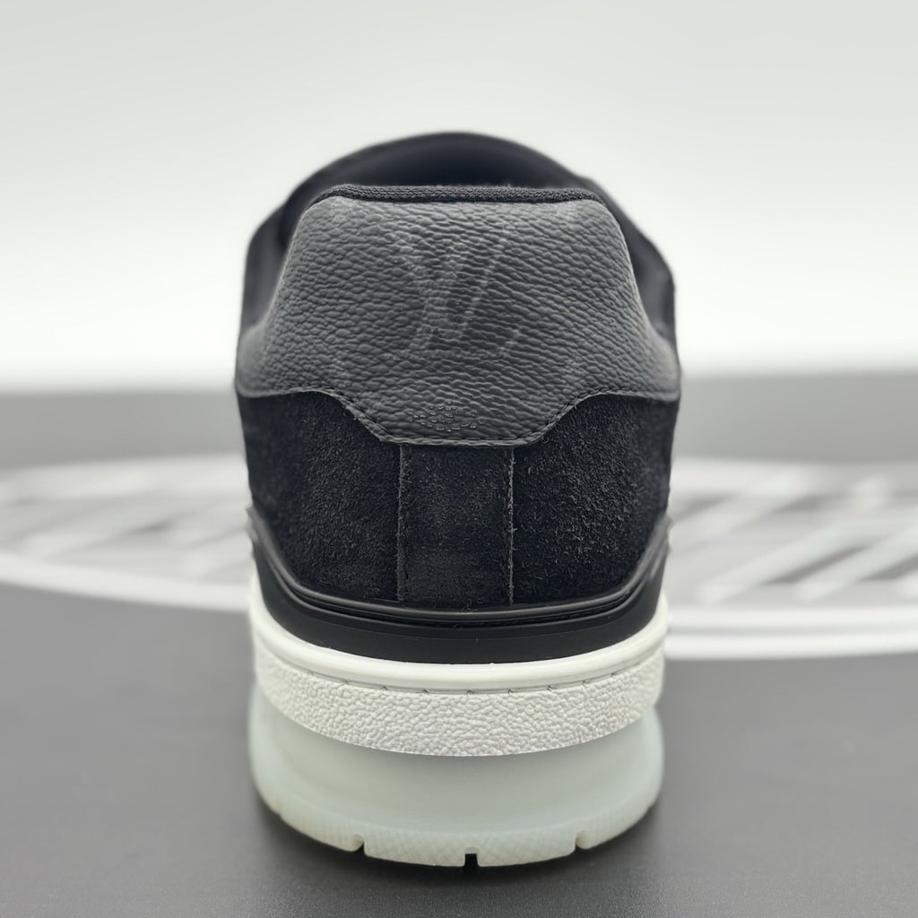 Size 8 LV (US 9-9.5) Louis Vuitton Trainer ' Black ' | SUPER CLEAN!
