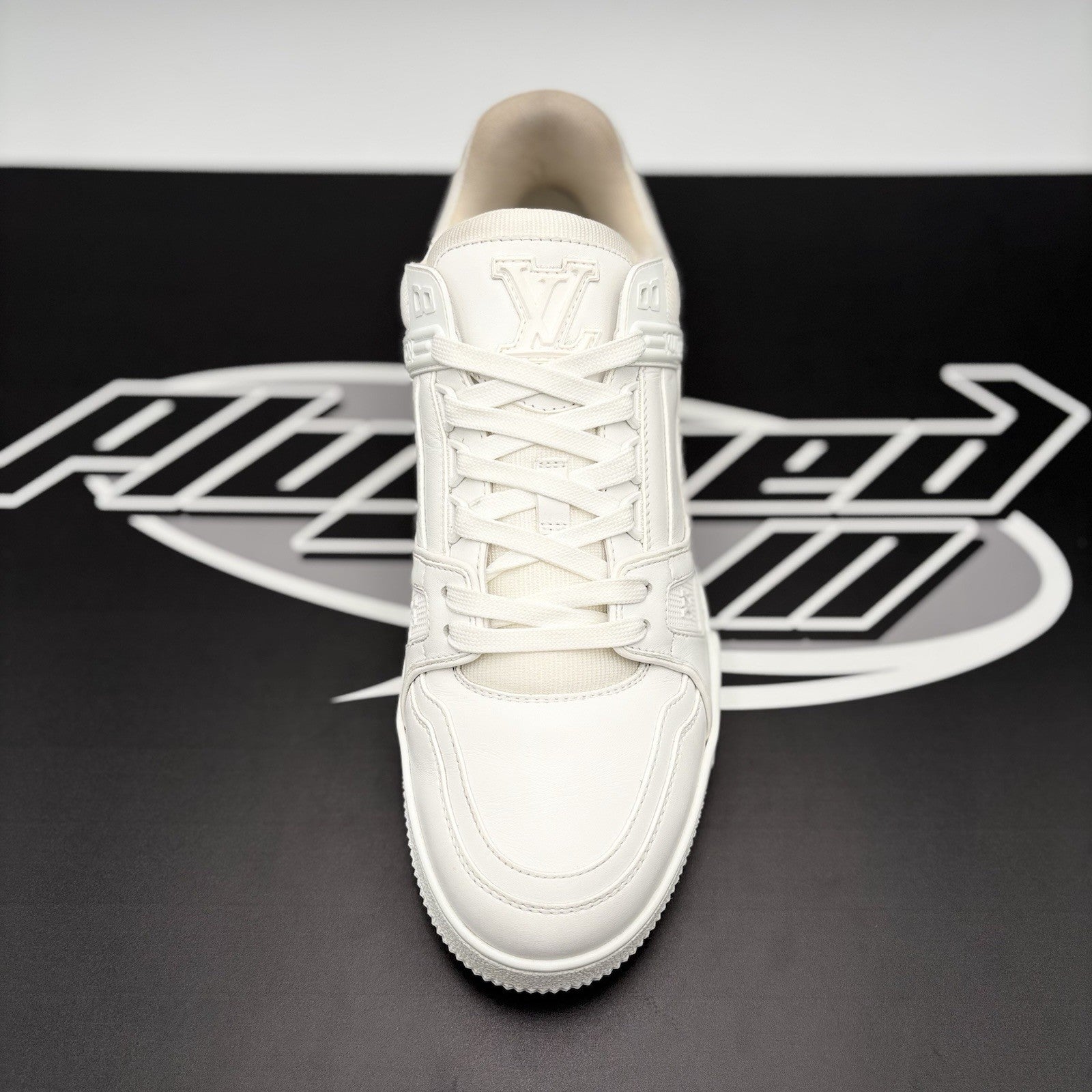 Size 7 LV (8-8.5 US) - Louis Vuitton Trainer ' White ' | EXCELLENT CONDITION!