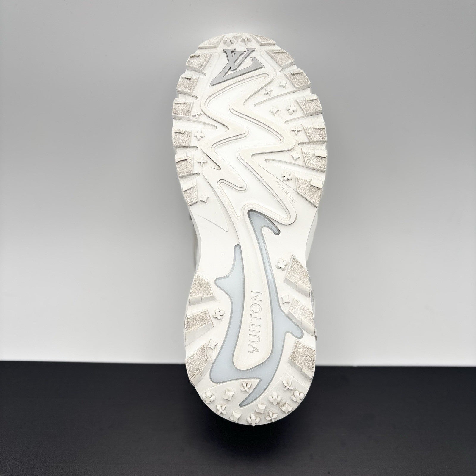 Size 7 LV (8-8.5 US) Louis Vuitton LV Runner Tactic ' White ' | GREAT!