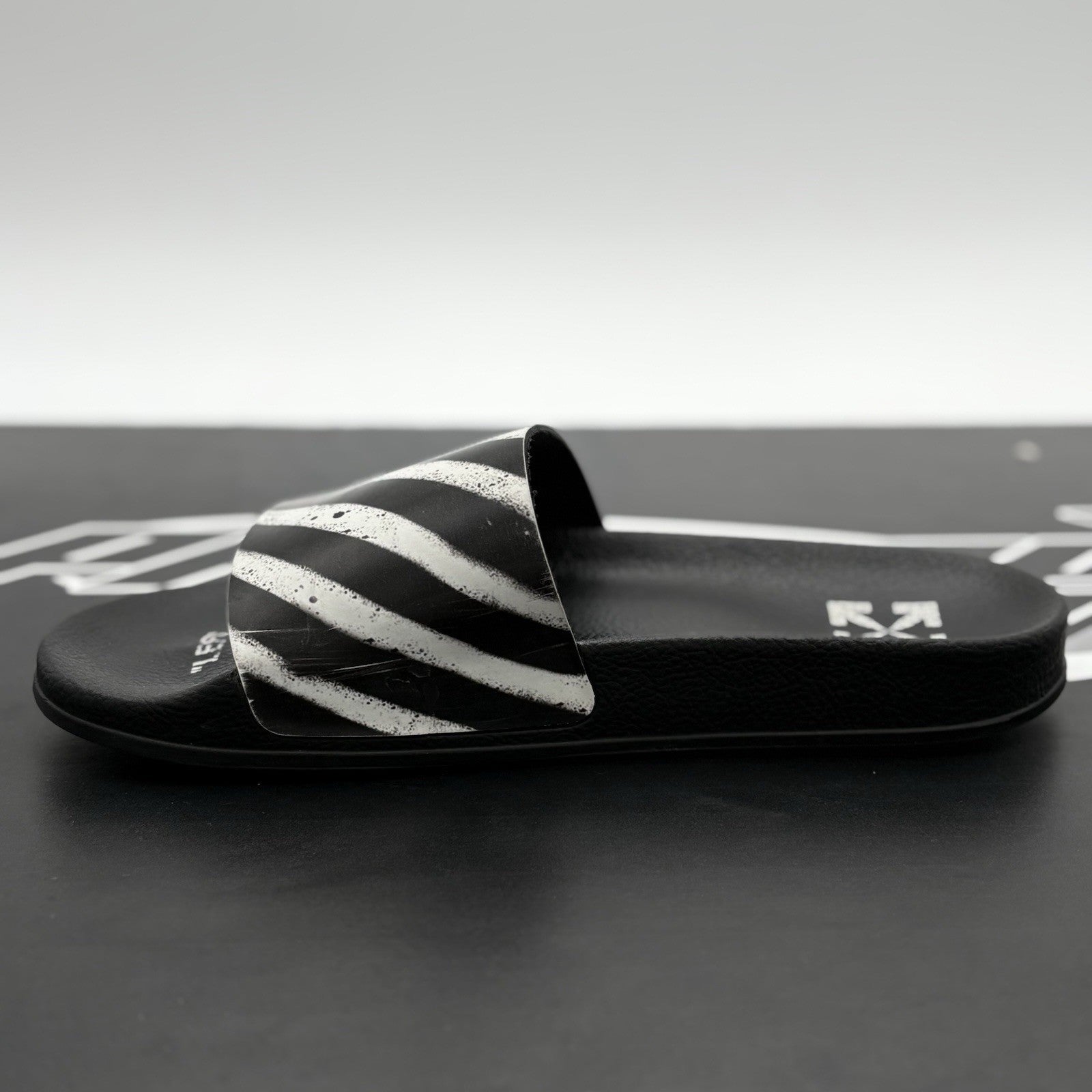 Size 42 (9 US) - Off White Black And White Slides | GOOD CONDITION!