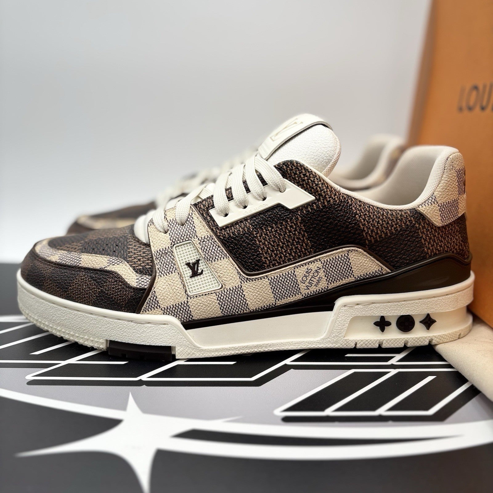Size 9 LV (10-10.5 US) - Louis Vuitton Trainer ' Monogram Brown Ebene ' | GREAT!