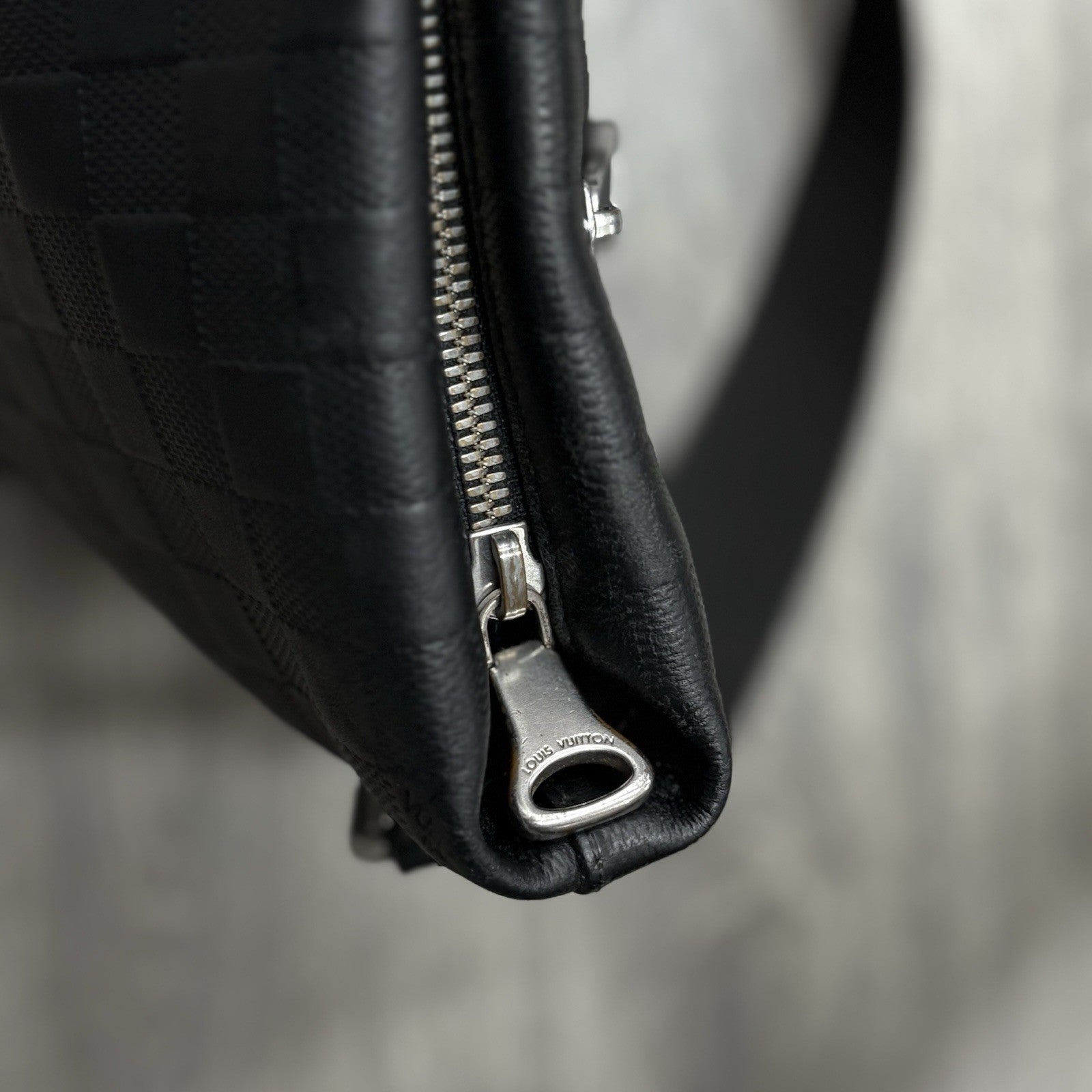 Louis Vuitton Damier Infini Discovery Messenger Bag MM Onyx ' Black ' | CLEAN!
