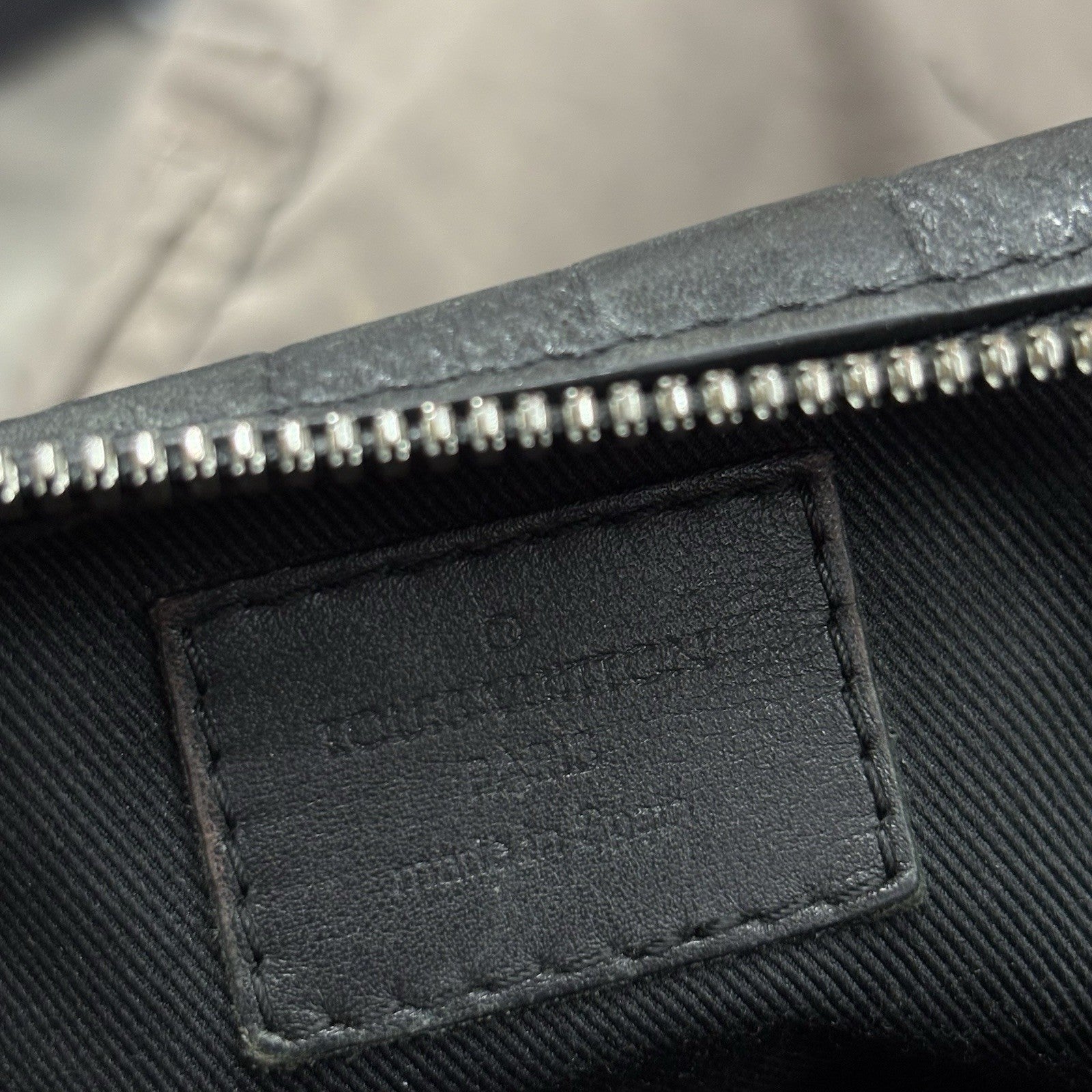 Louis Vuitton Damier Infini Discovery Messenger Bag MM Onyx ' Black ' | CLEAN!