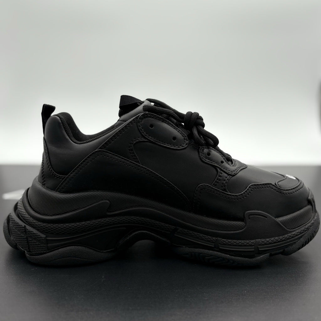 Size 42 - Balenciaga Triple S ' Black ' | BRAND NEW!