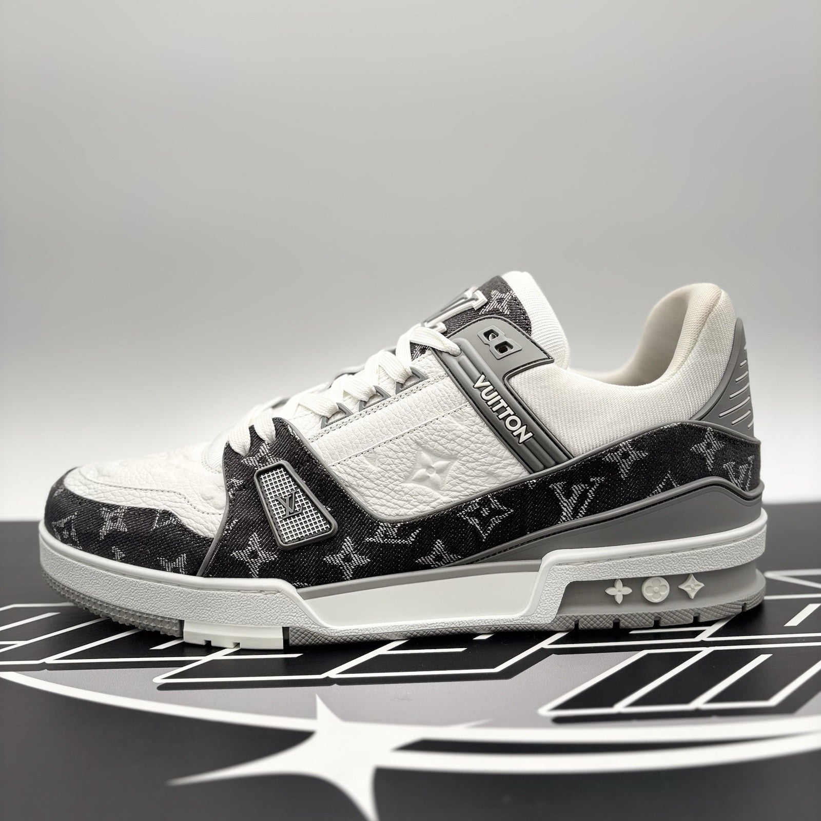 Size 11 LV (12- 12.5 US) Louis Vuitton Trainer ' Grey Denim ' | EXCELLENT!