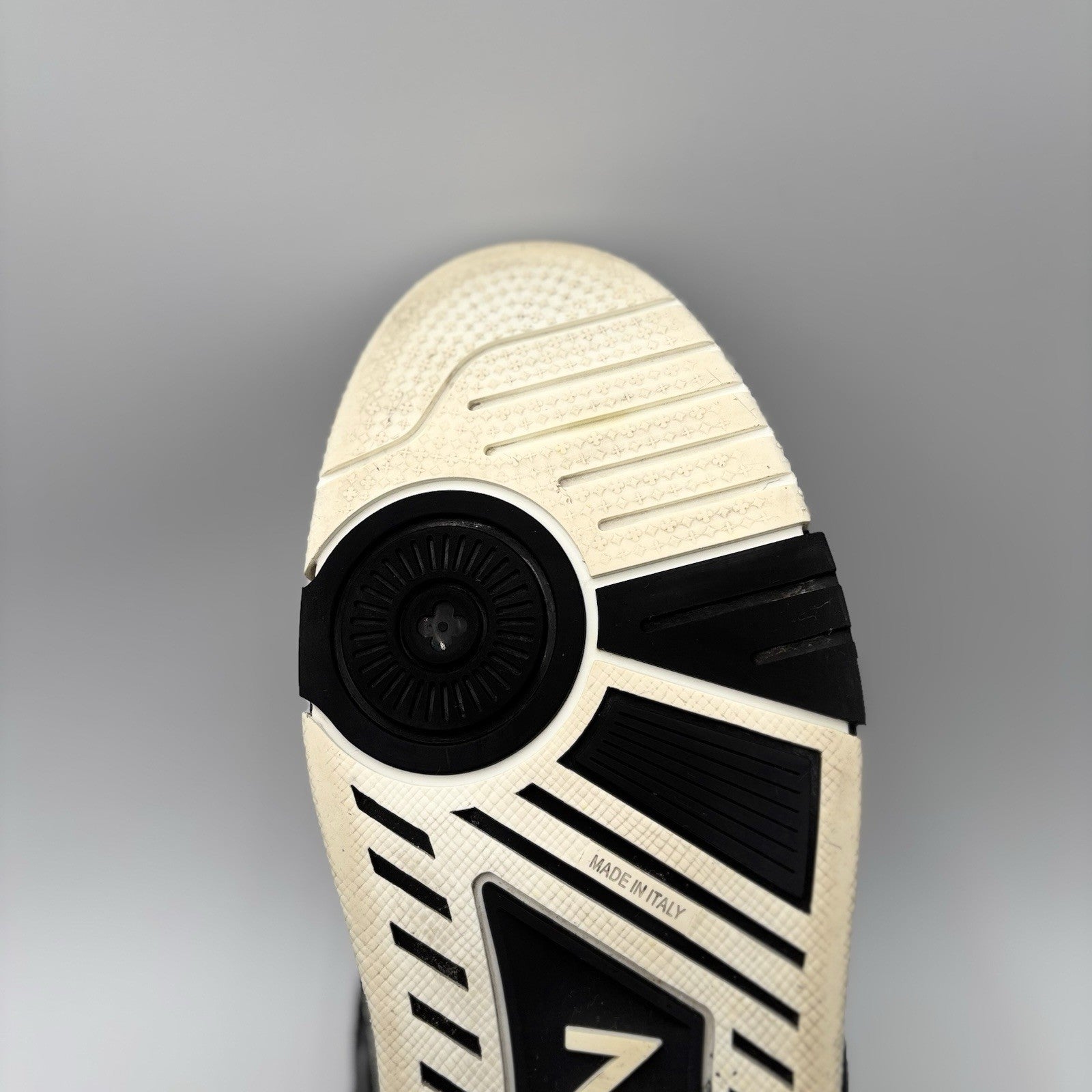 Size 8.5 LV (9.5-10 US) Louis Vuitton Skate ' Black White '