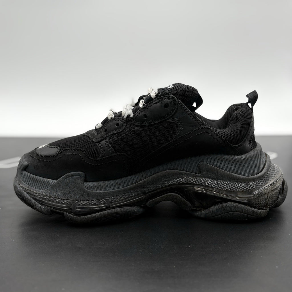 Size 39 - Balenciaga Triple S ' Black ' | SUPER CLEAN!