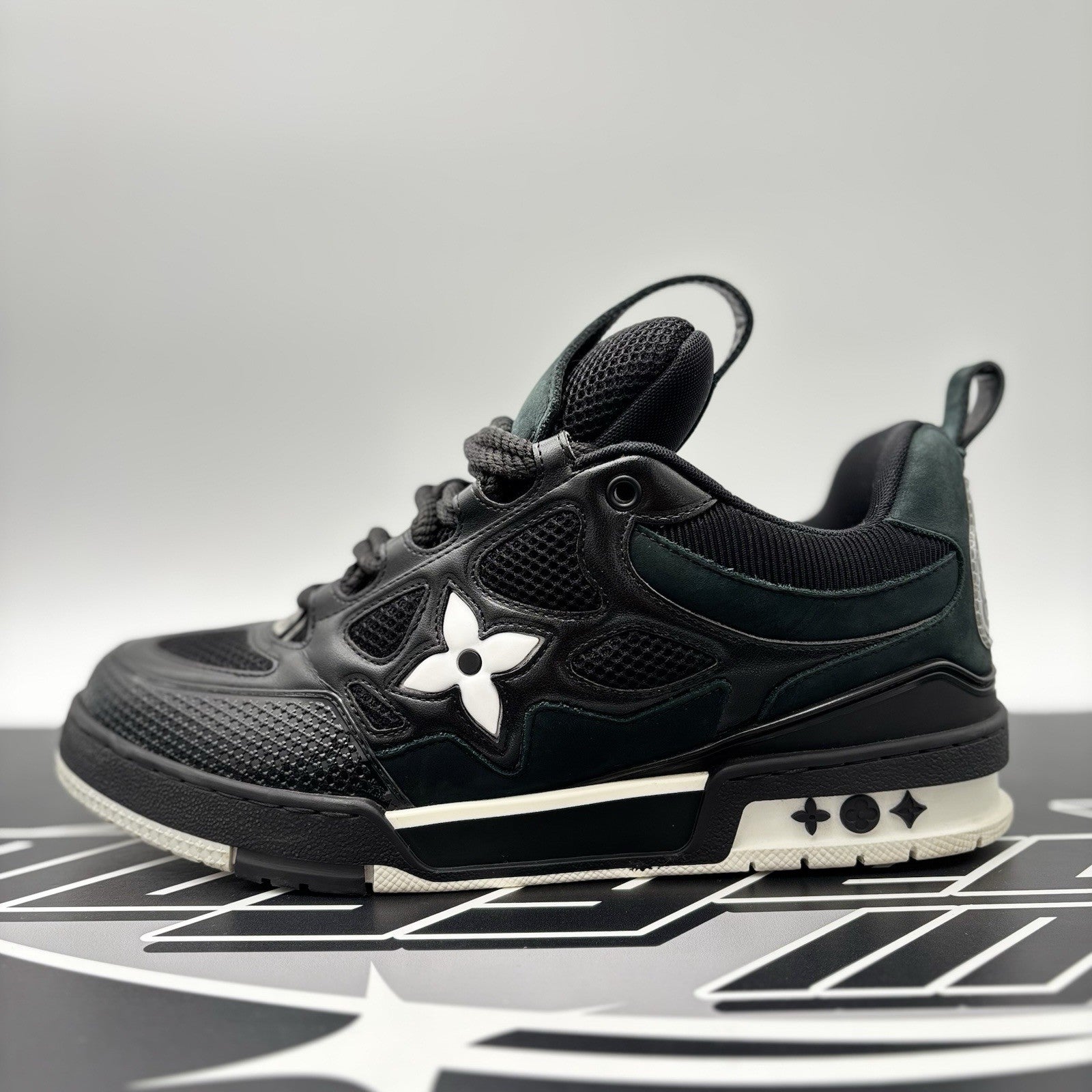 Size 8.5 LV (9.5-10 US) Louis Vuitton Skate ' Black White '