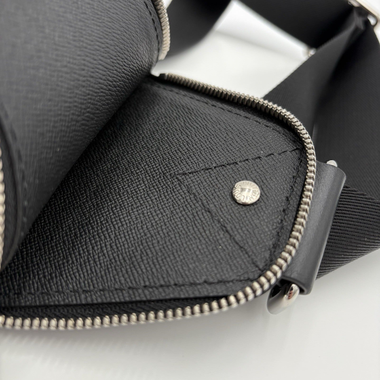 Louis Vuitton Sling Bag Damier Graphite Canvas ' Black ' | SUPER CLEAN!