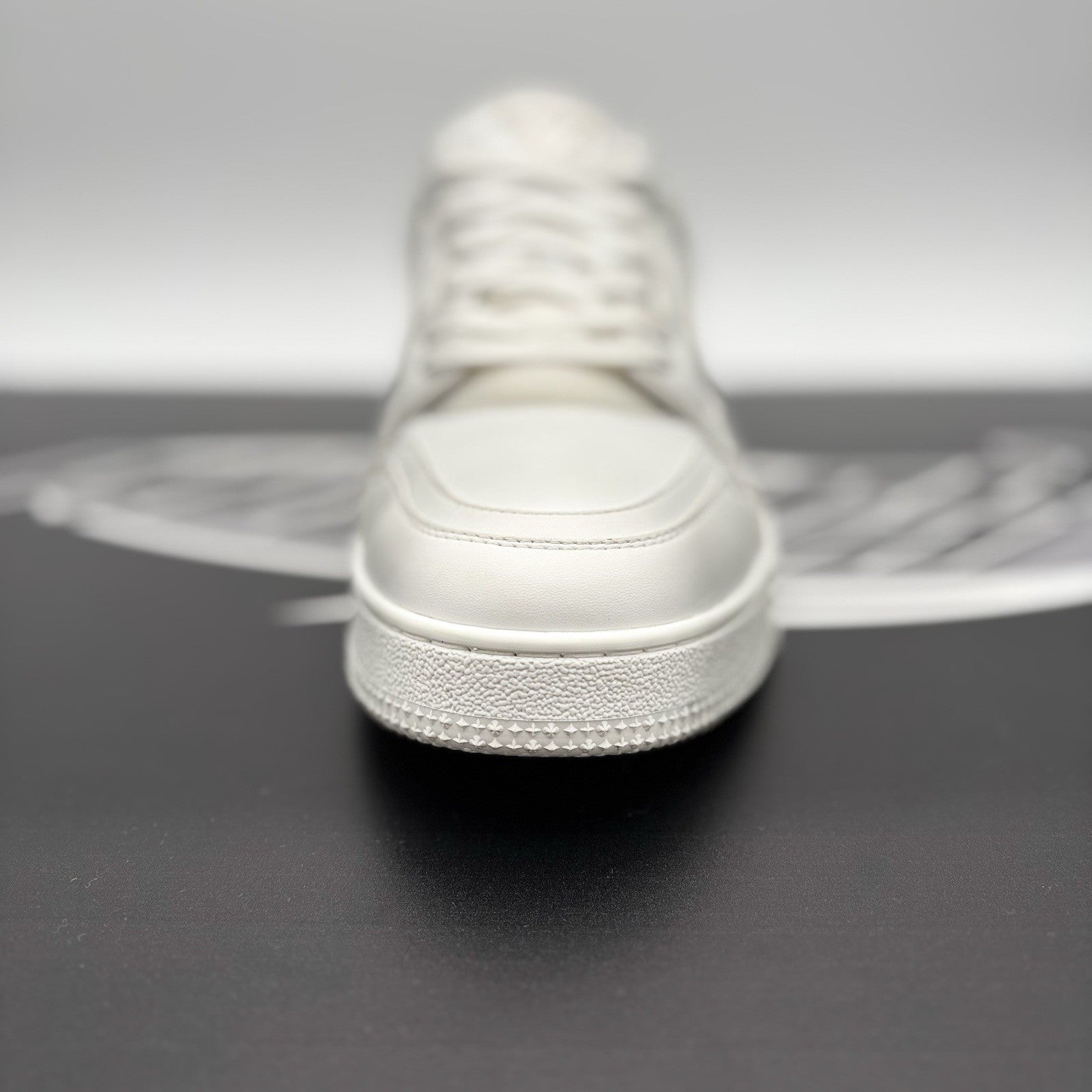 Size 7 LV (8-8.5 US) - Louis Vuitton Trainer ' White ' | EXCELLENT CONDITION!
