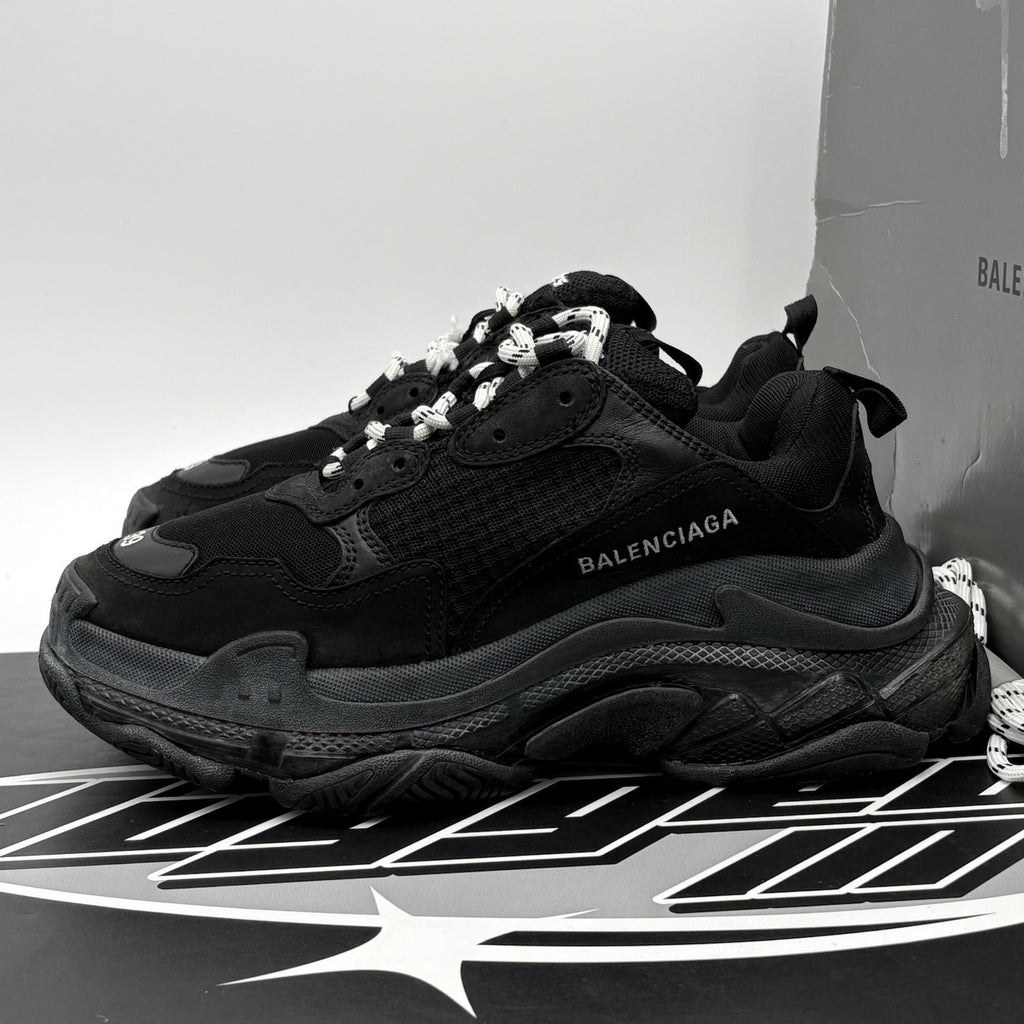 Size 39 - Balenciaga Triple S ' Black ' | SUPER CLEAN!