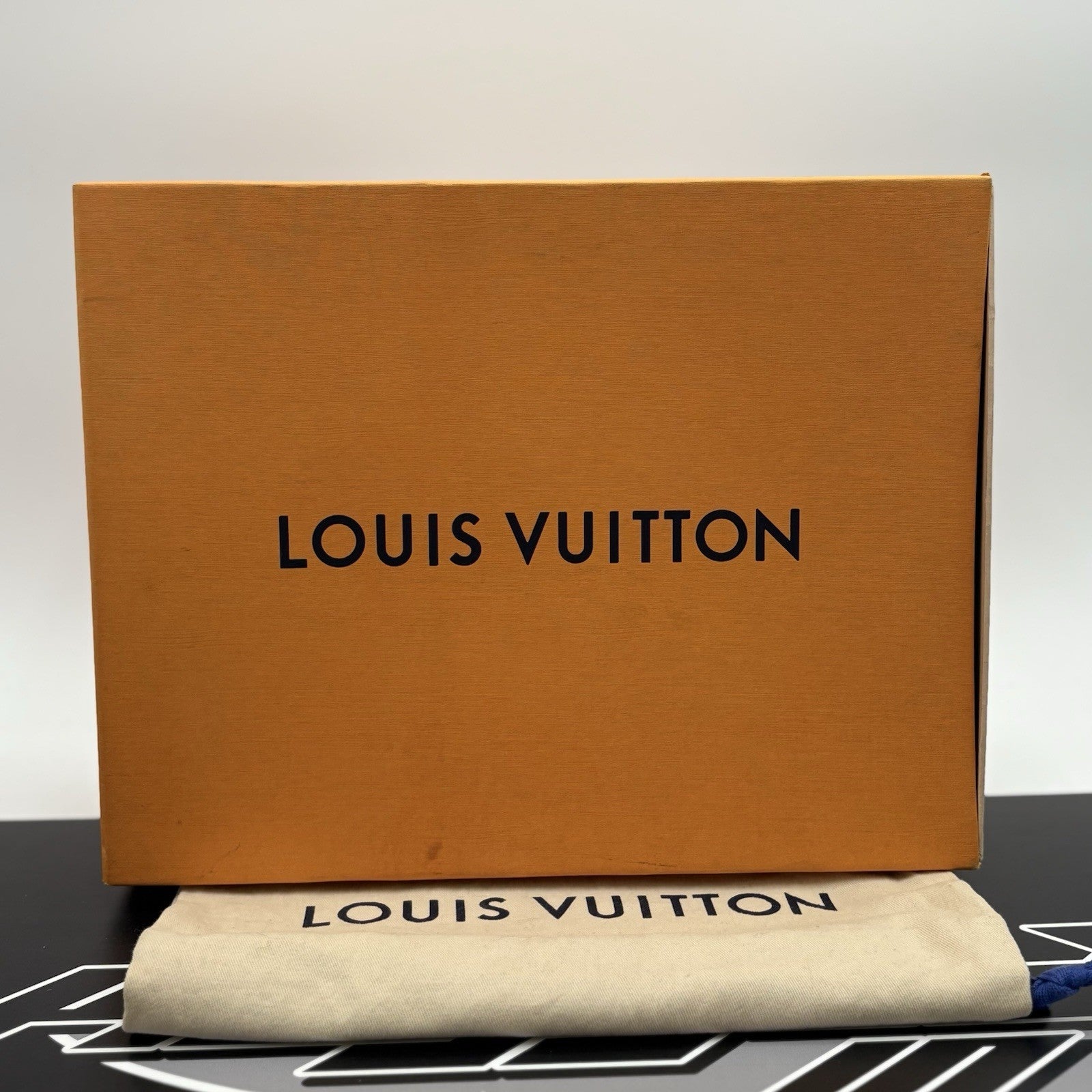 Size 9.5 LV (10.5-11 US ) Louis Vuitton Trainer ' White Red Blue ' | GOOD COND