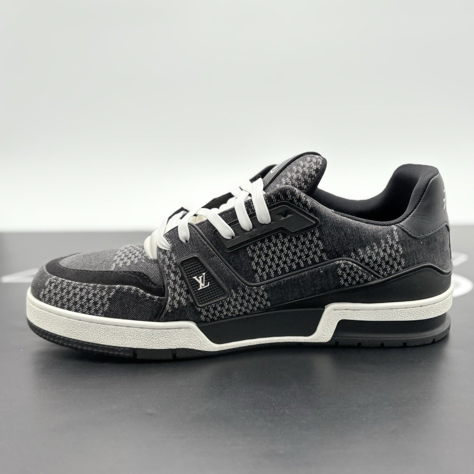 Size 9.5 LV (10.5-11 US) Louis Vuitton Trainer ' Black White ' | GREAT CONDITION