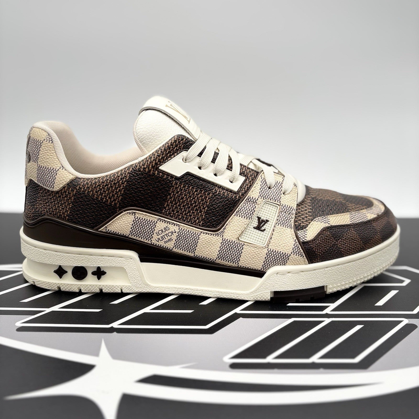 Size 9 LV (10-10.5 US) - Louis Vuitton Trainer ' Monogram Brown Ebene ' | GREAT!