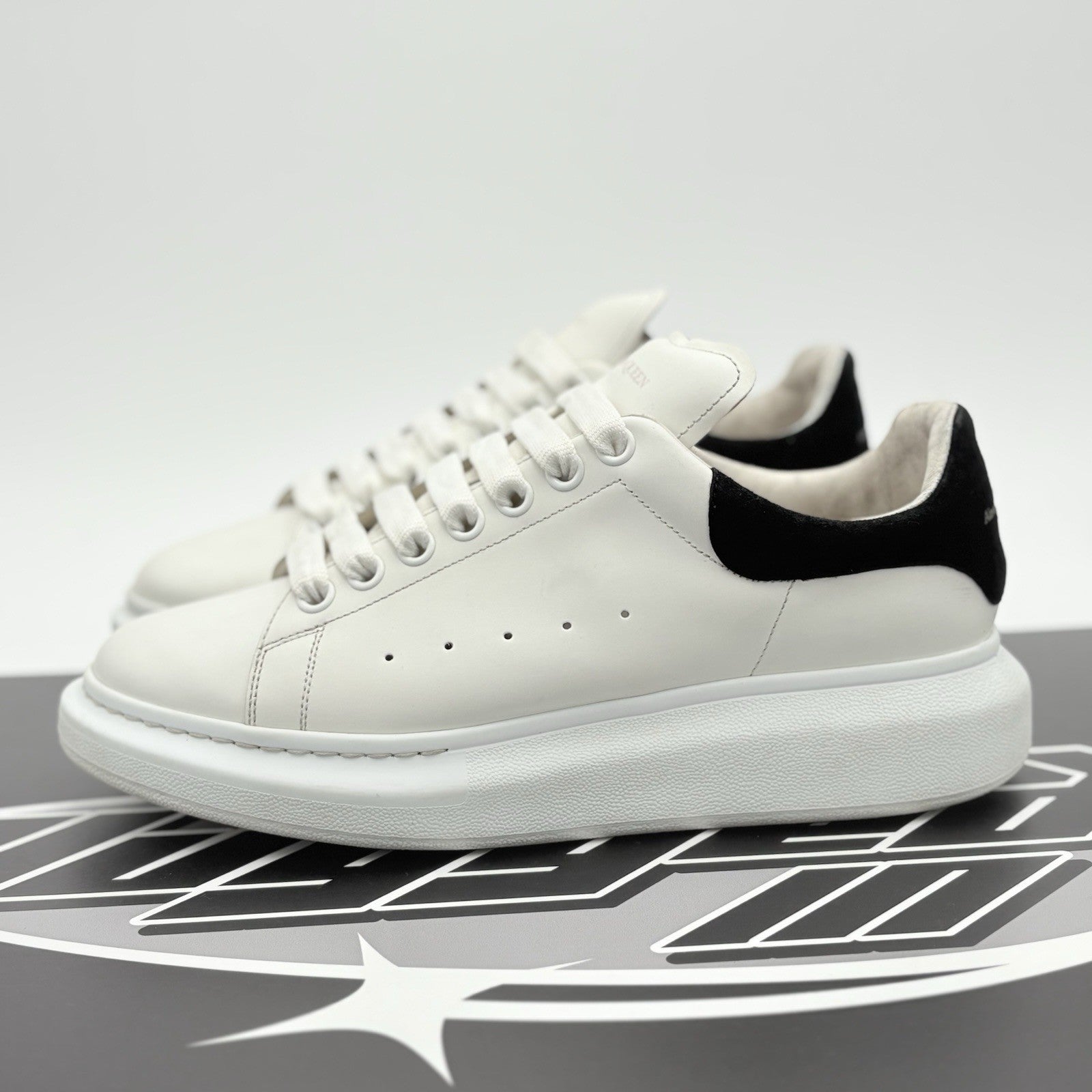 Size 41 (8 US) - Alexander McQueen ' White Black ' | GREAT CONDITION!