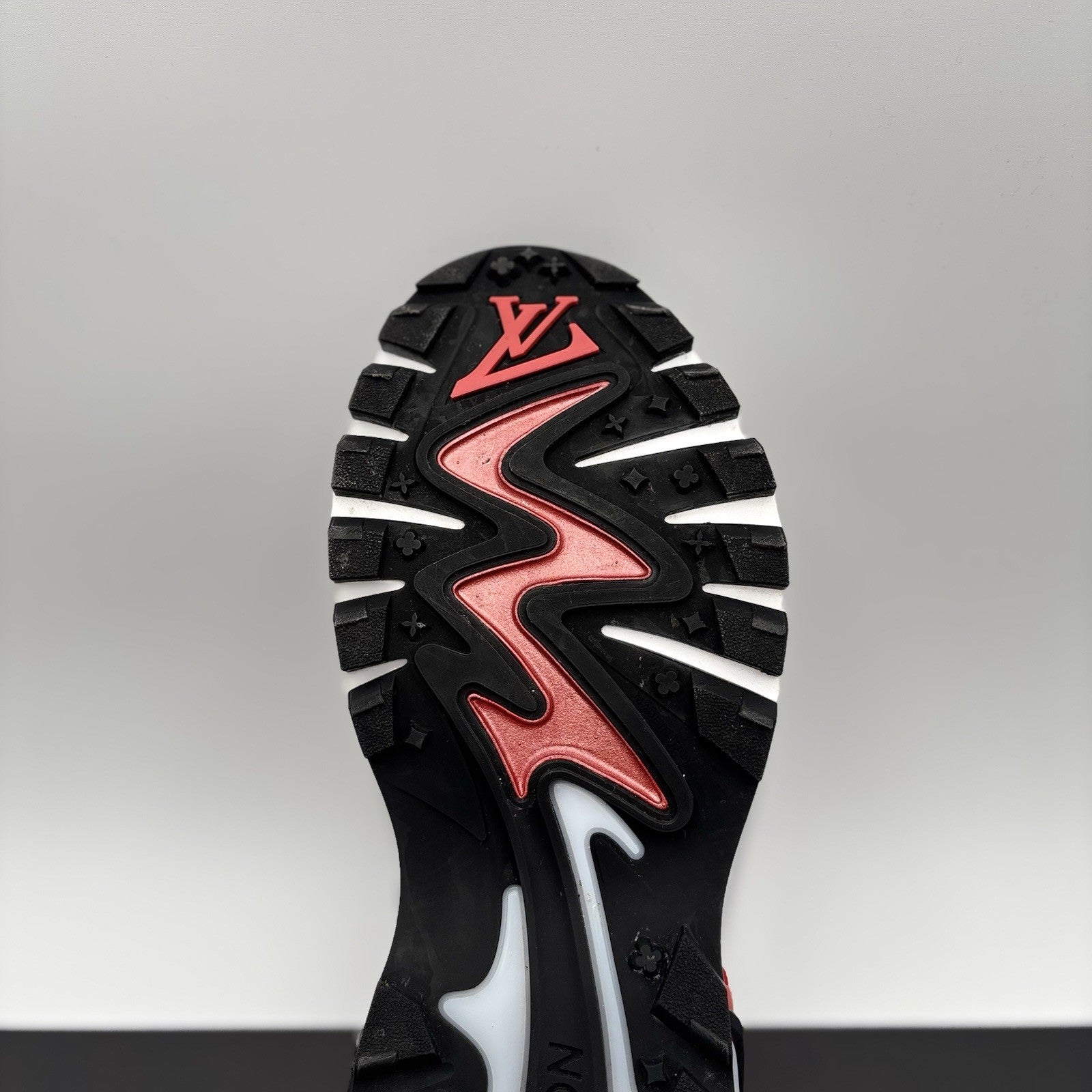 Size 8.5 LV (9.5-10 US) Louis Vuitton Tactic Runner ' Red Grey ' | GREAT COND!