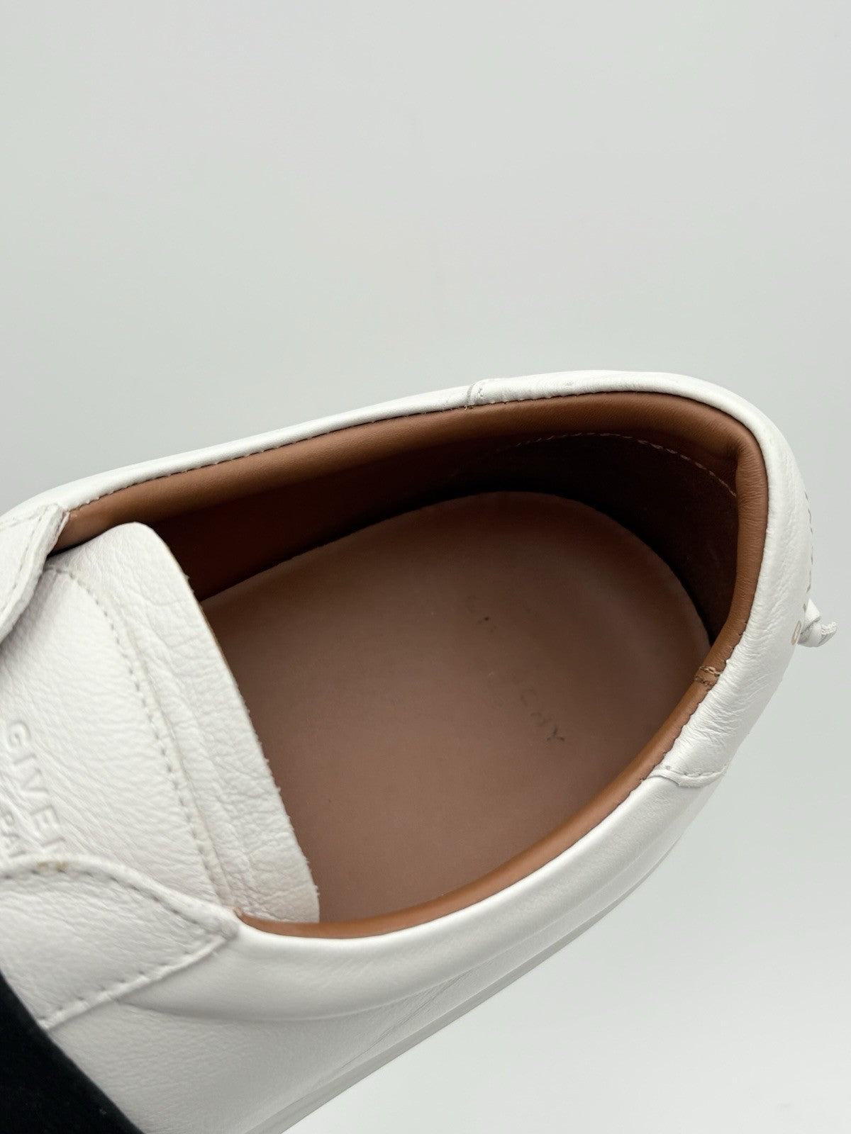 Size 42 (9 US) - Givenchy Strap Leather ' White Black ' | SUPER CLEAN!