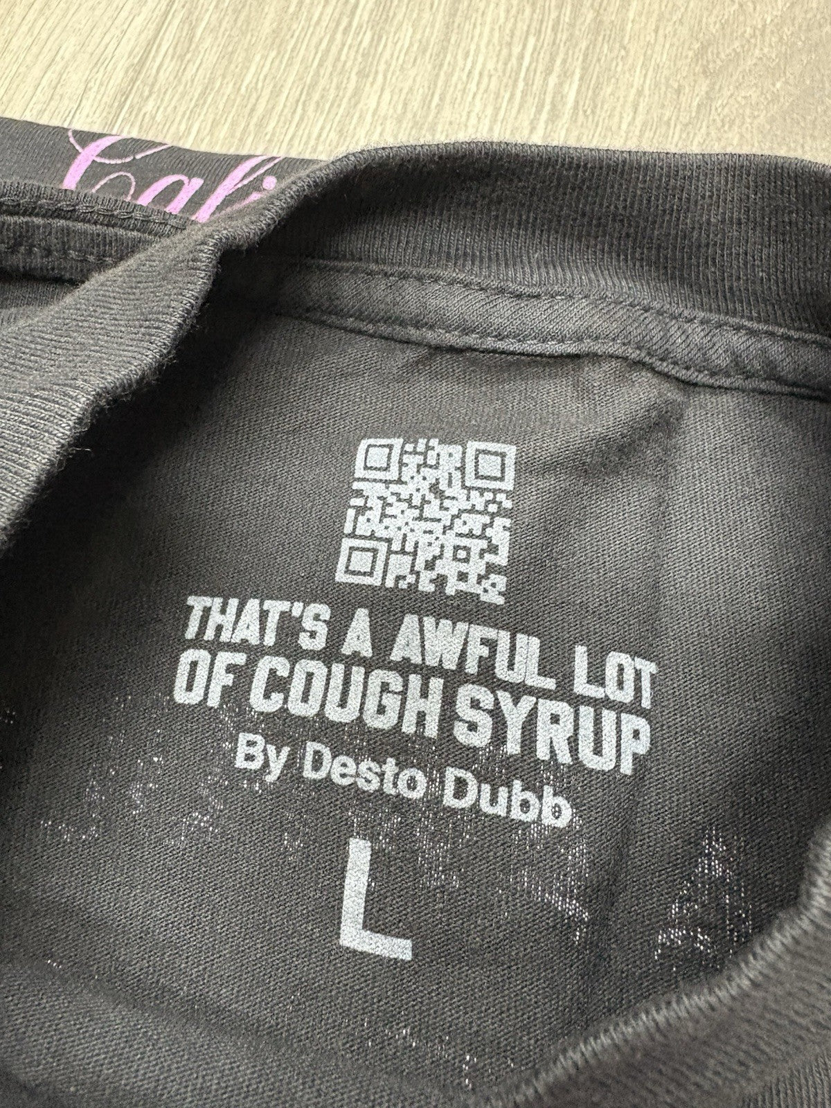 Size L - Thats A Awful Lot Of Cough Syrup X Persona T-Shirt ' Black Pink ' | NEW