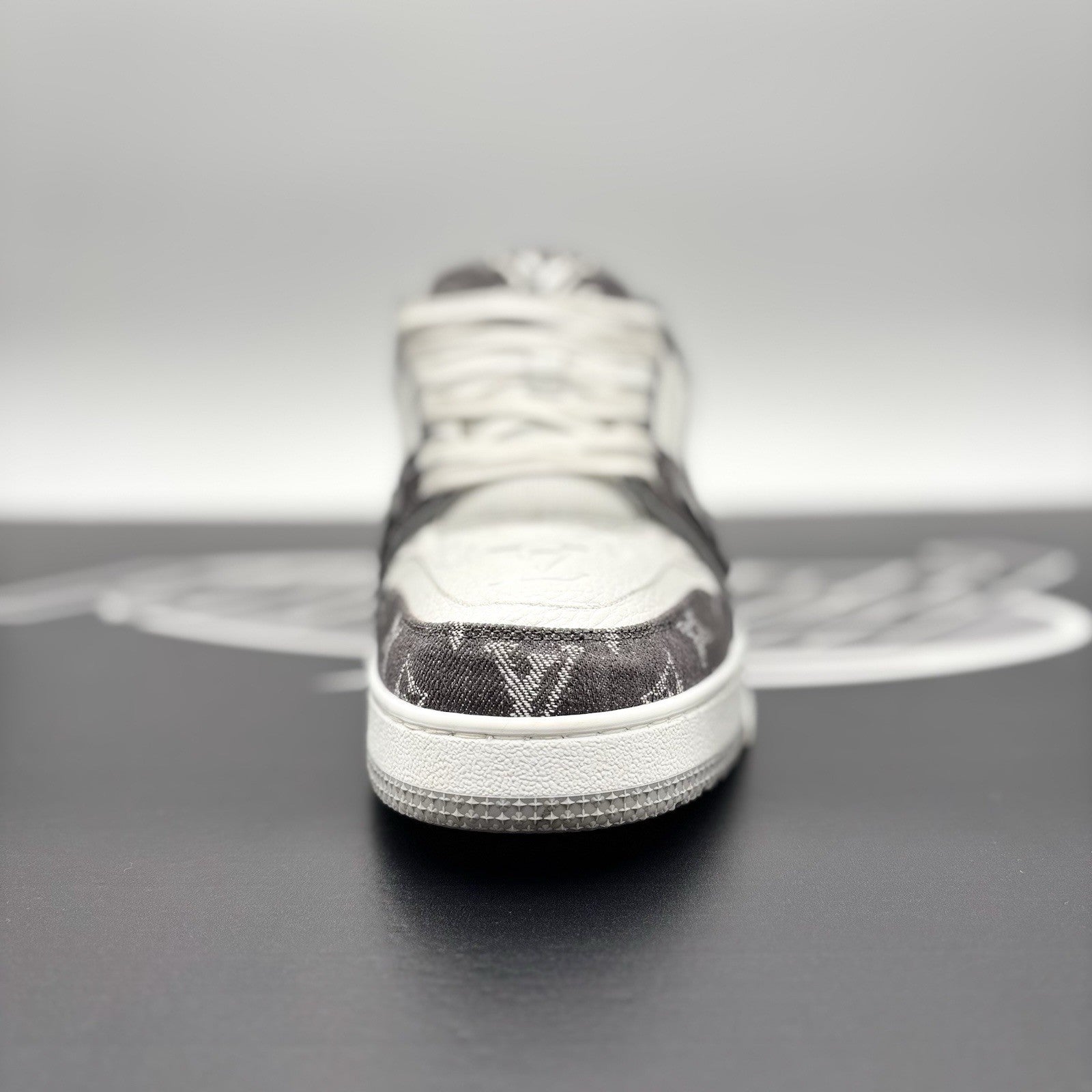Size 7 LV (8 - 8.5 US) Louis Vuitton Trainer ' Grey Denim ' |  GREAT CONDITION!