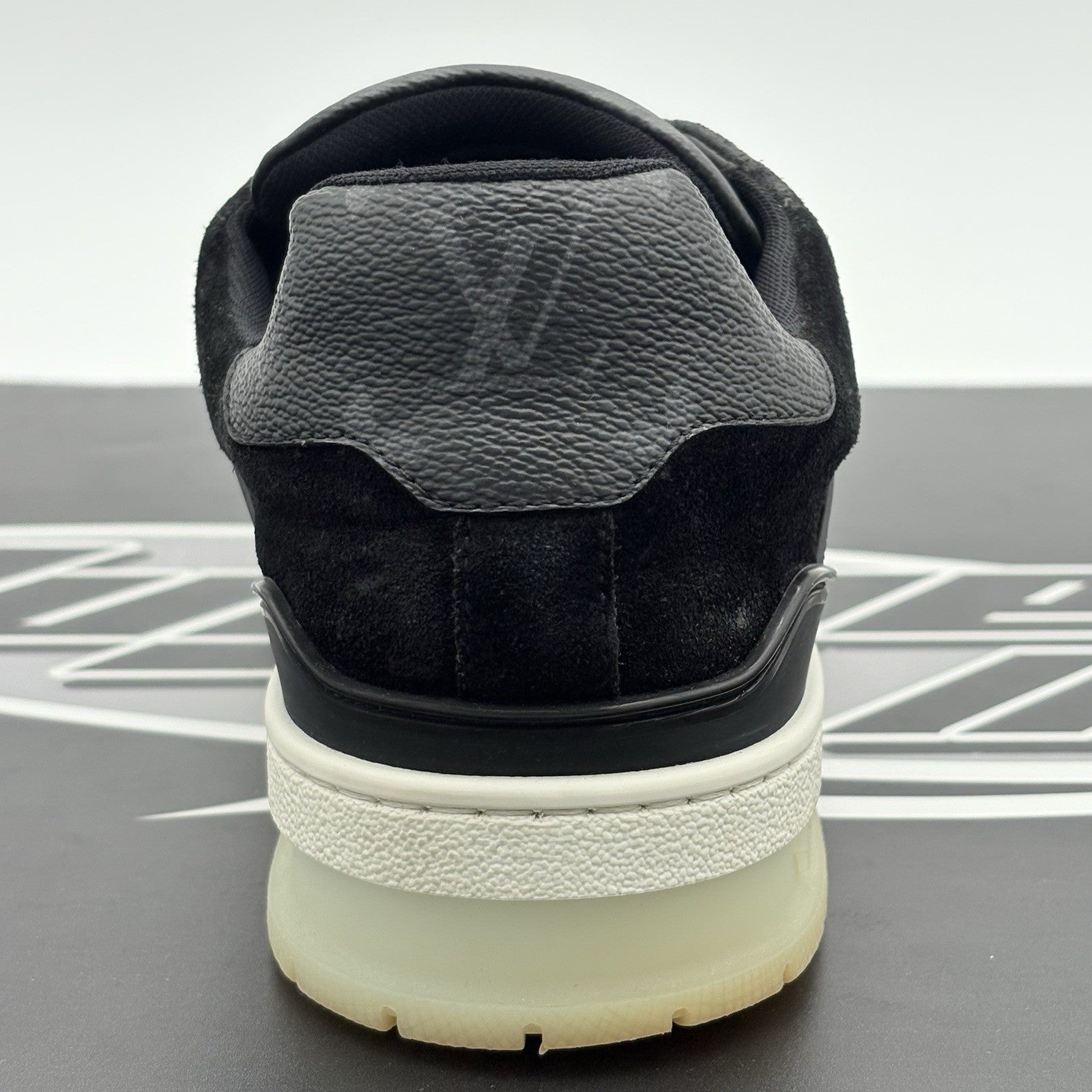 Size 7.5 LV (8.5-9 US) - Louis Vuitton Trainer ' Black Monogram ' | GREAT COND!