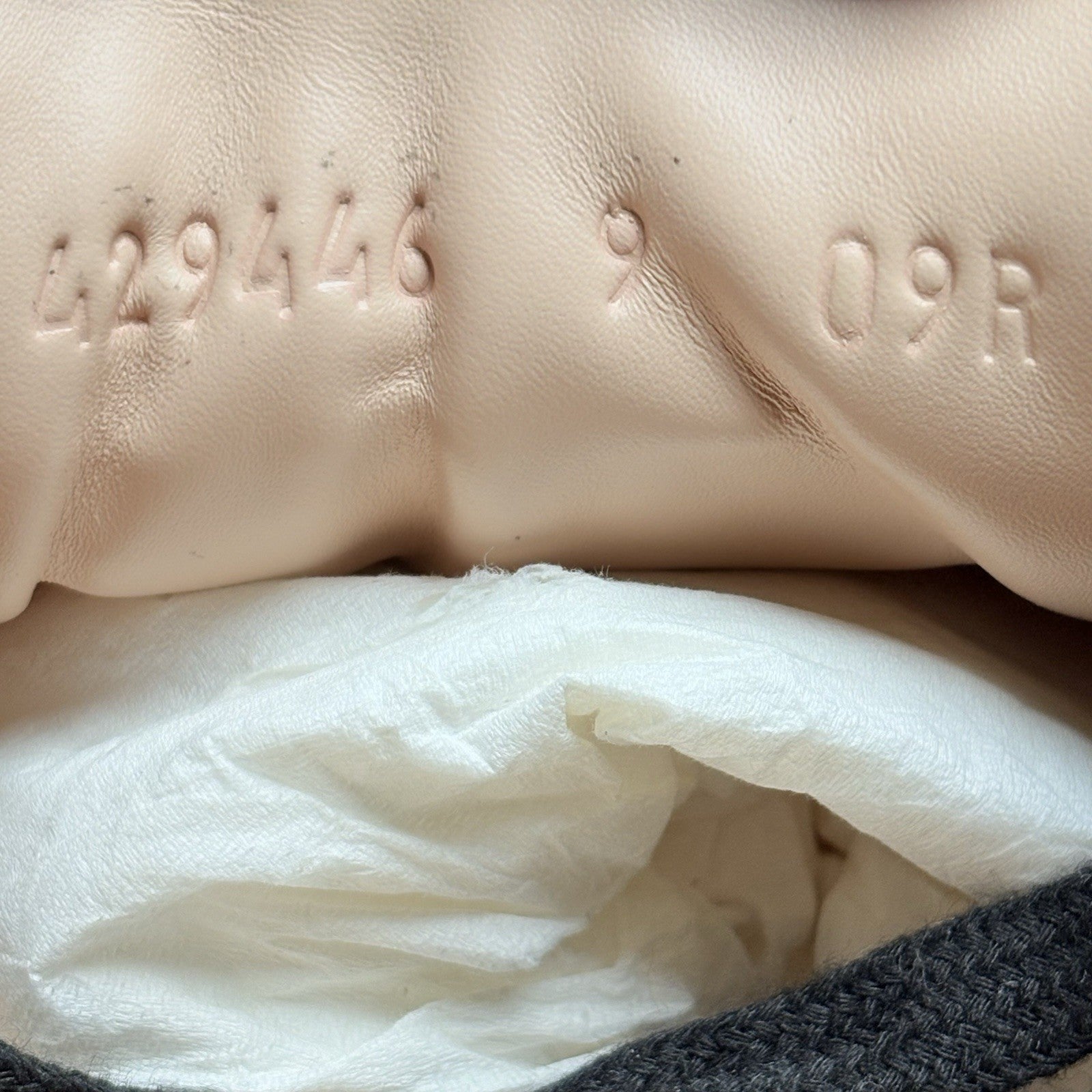 Size 9 G (9.5 US) - Gucci Ace Embroidered Bee ' Black ' | GREAT CONDITION!