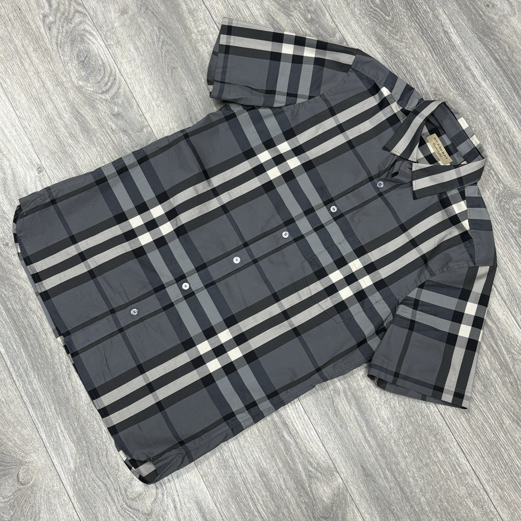 Size M - Burberry Plaid Short Sleeve Button Up ' Grey ' | SUPER CLEAN!