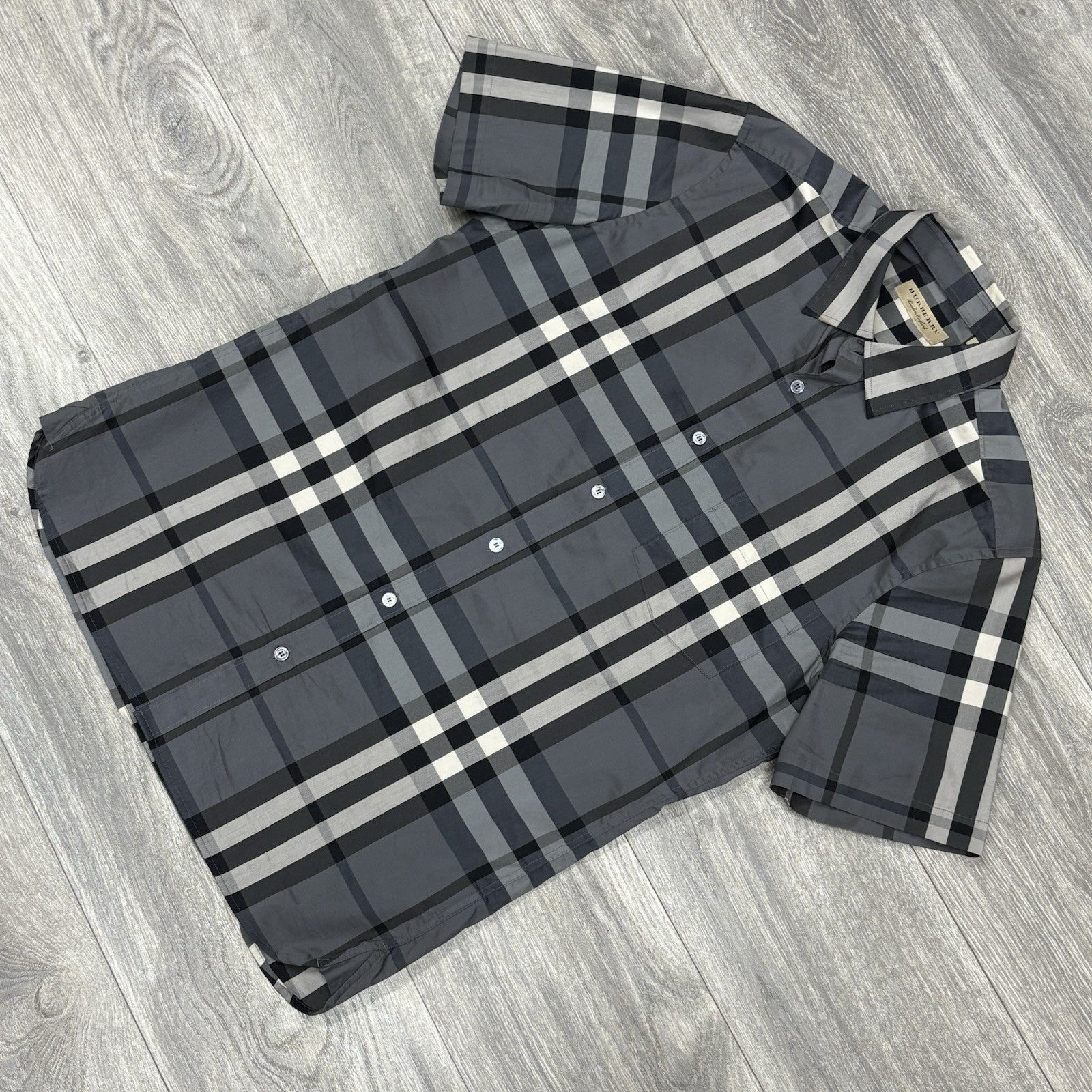 Size M - Burberry Plaid Short Sleeve Button Up ' Grey ' | SUPER CLEAN!