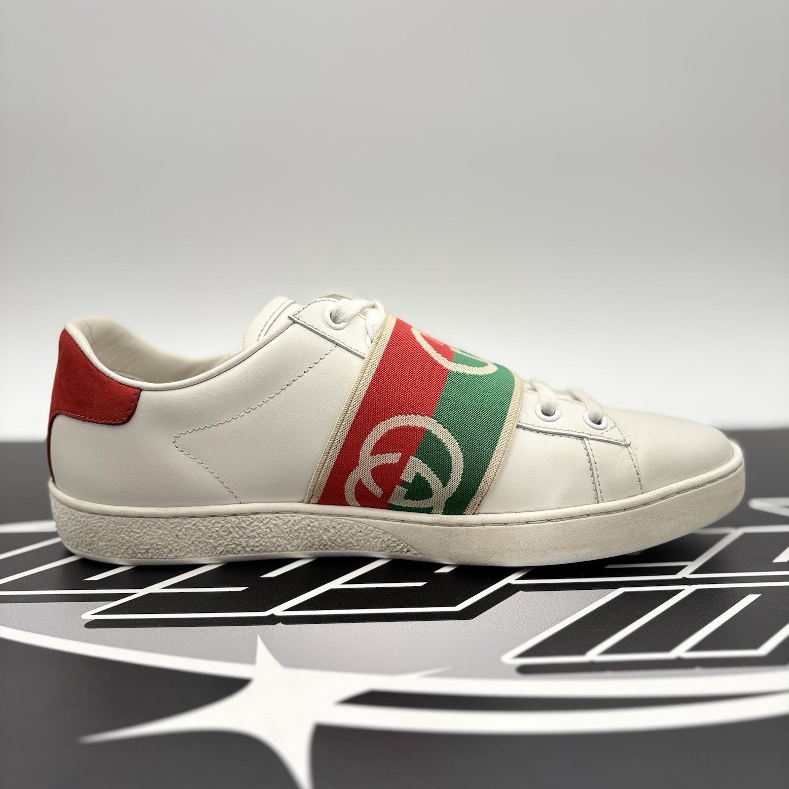 Size 38.5 (7 W US) - Gucci Ace Web 'Interlocking G - White Red Green ‘ | GOOD!