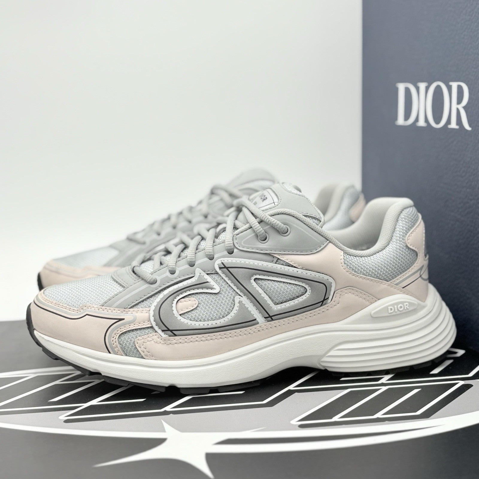 Size 42 (9 US) Dior B30 Reflective ' Grey Light Pink ' | EXCELLENT CONDITION!