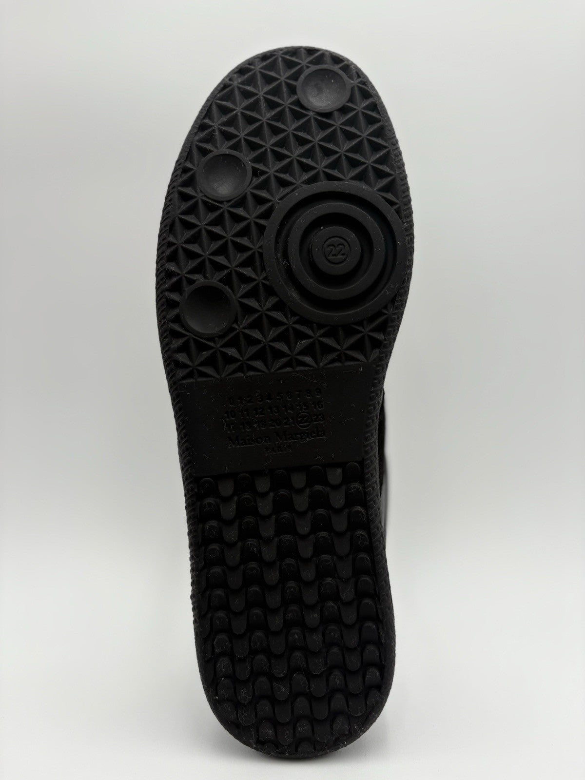 Size 40 (7 US) - Maison Margiela Low ' Black ' | EXCELLENT CONDITION!