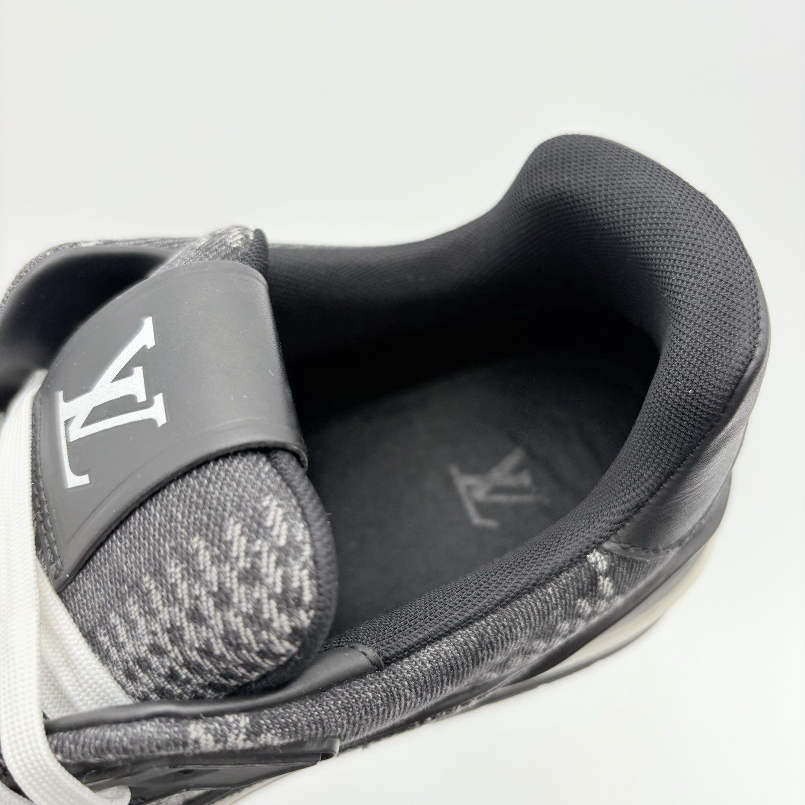 Size 9.5 LV (10.5-11 US) Louis Vuitton Trainer ' Black White ' | GREAT CONDITION