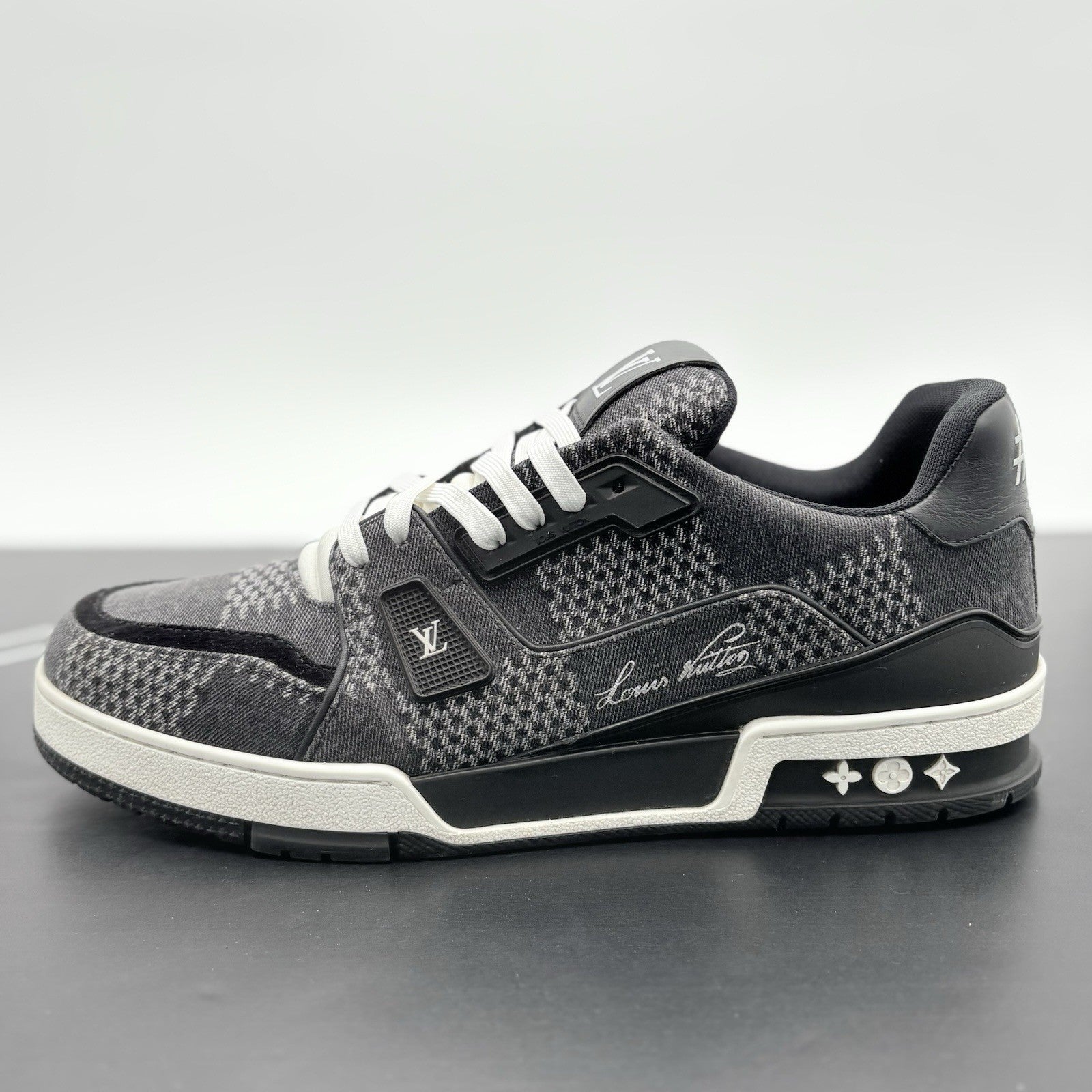 Size 9.5 LV (10.5-11 US) Louis Vuitton Trainer ' Black White ' | GREAT CONDITION