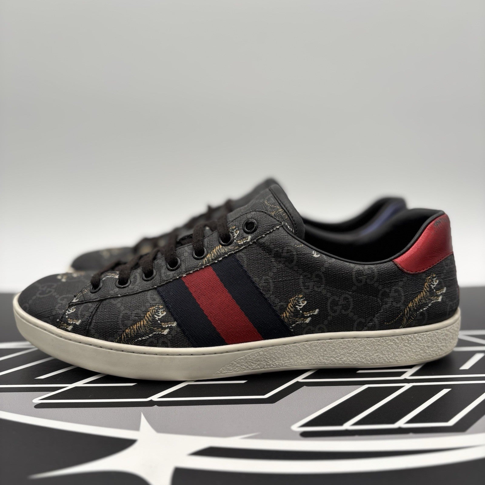 Size 8 G (8.5 US) - Gucci Tiger Ace GG Supreme Monogram | GREAT CONDITION!