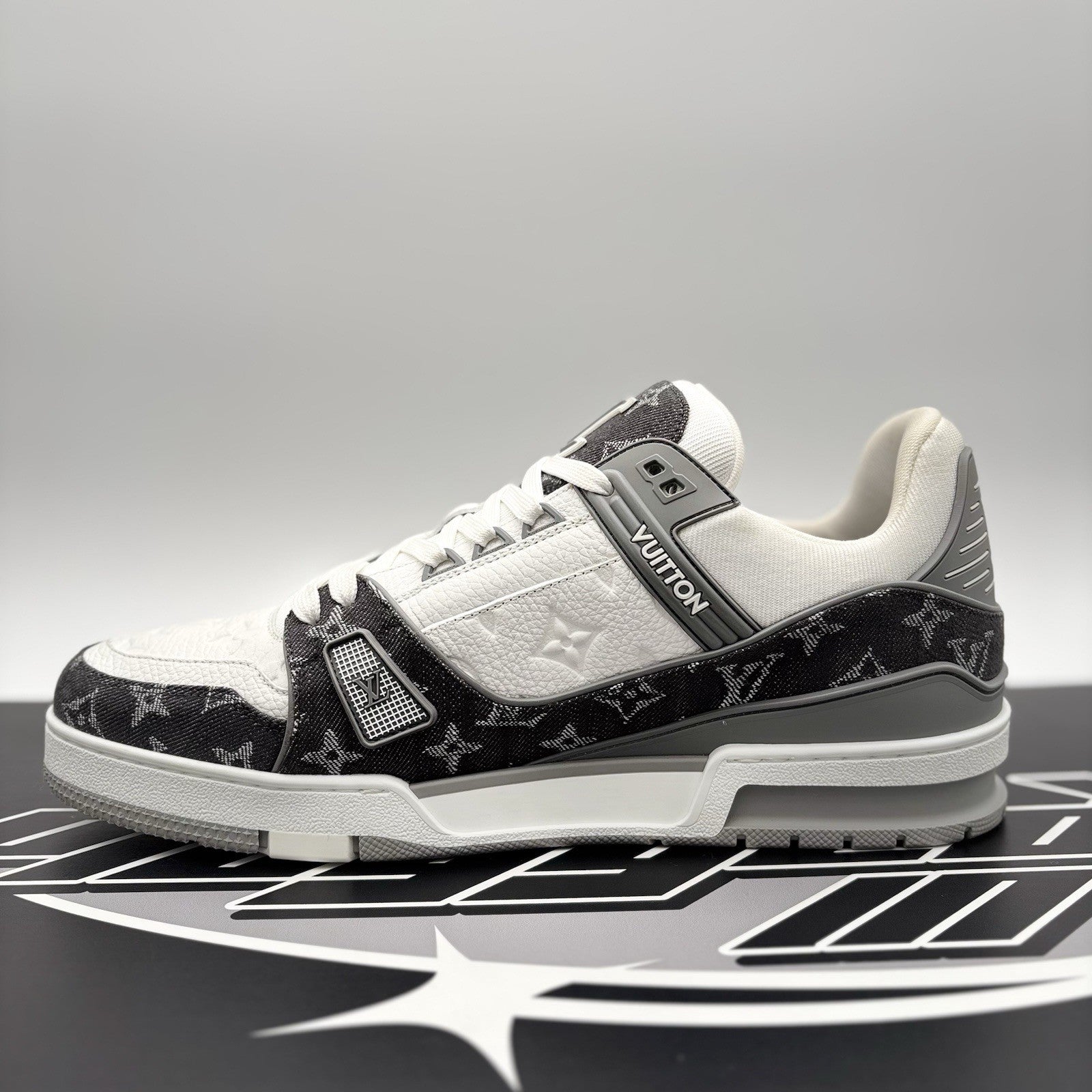 Size 11 LV (12- 12.5 US) Louis Vuitton Trainer ' Grey Denim ' | EXCELLENT!