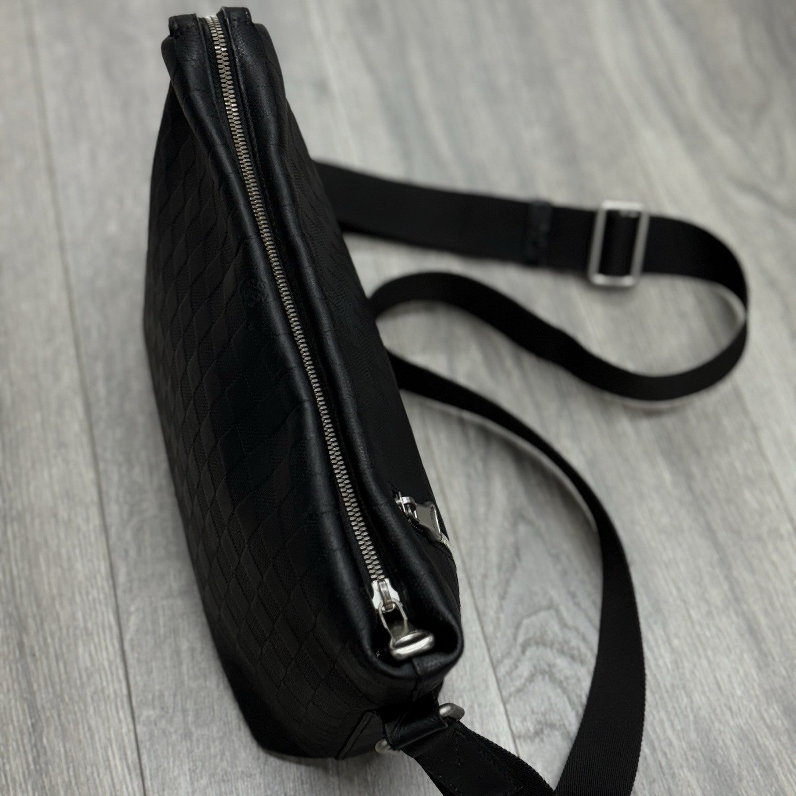 Louis Vuitton Damier Infini Discovery Messenger Bag MM Onyx ' Black ' | CLEAN!